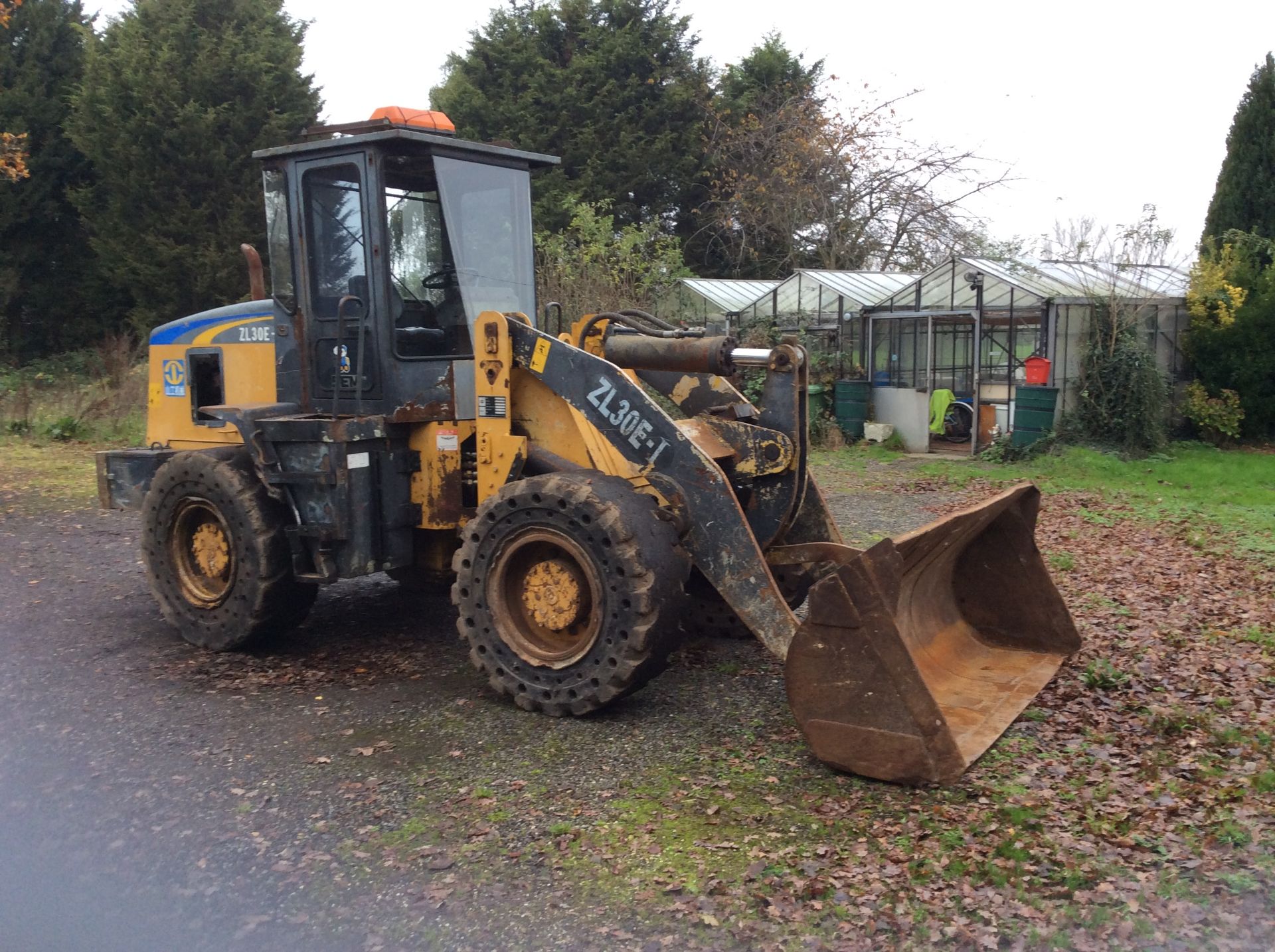 SEM LOADING SHOVEL