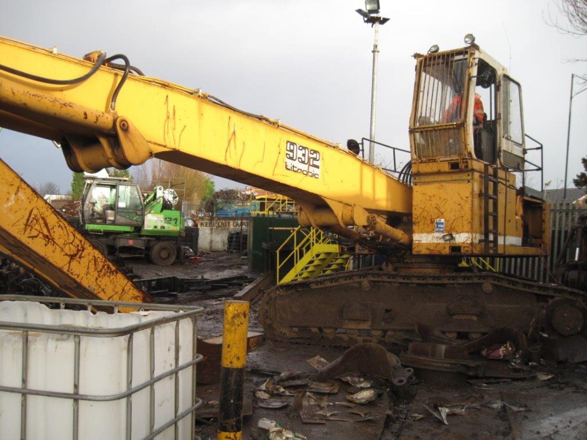 Liebherr 932 Tracked Rehandler 1992.
Good condition and direct from work, high cab, long reach - Image 2 of 2