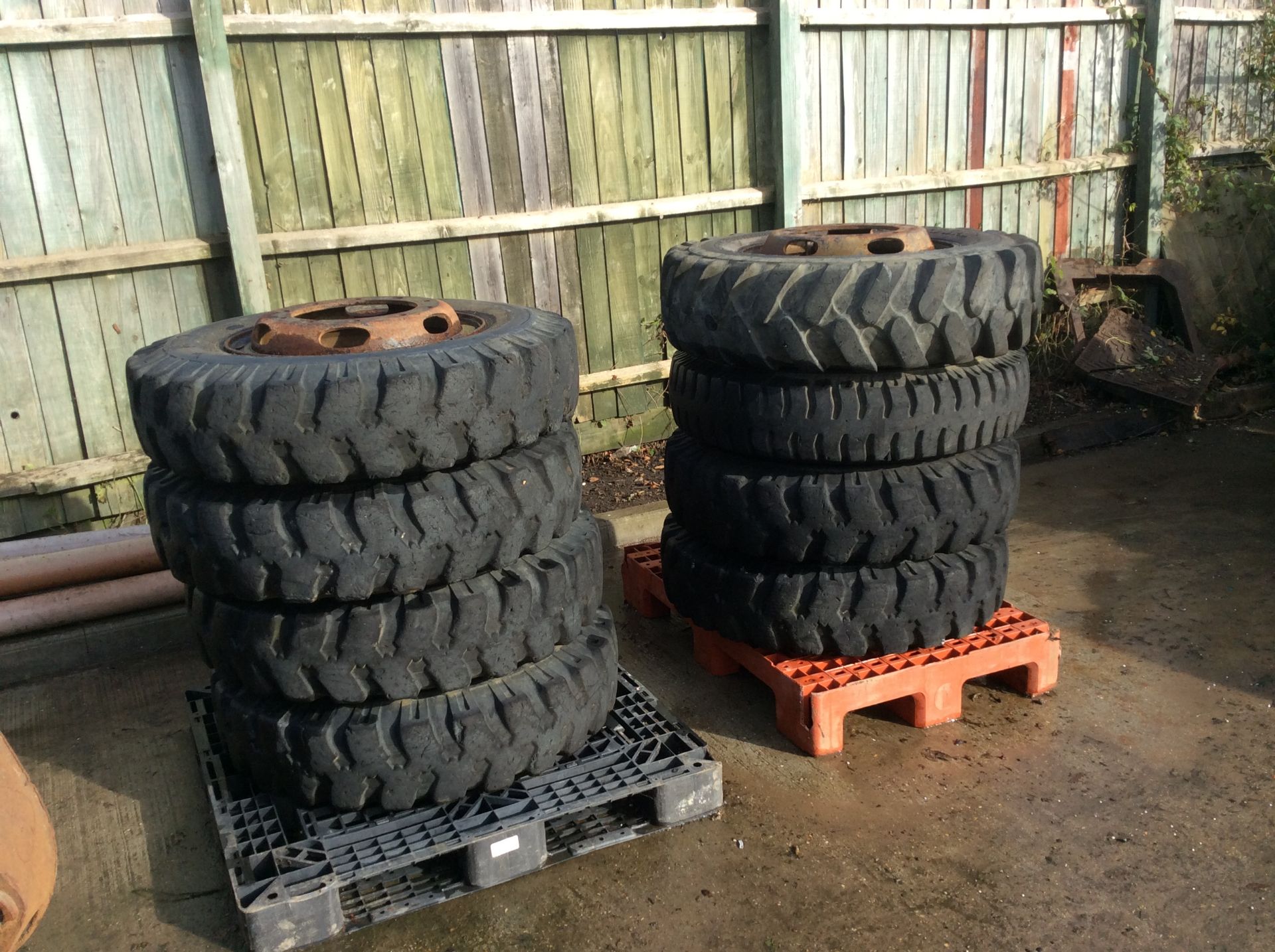 8 Tyres on ten stud rims.  Size 9.00 – 20.  Taken off a 13 ton Hyundai excavator.