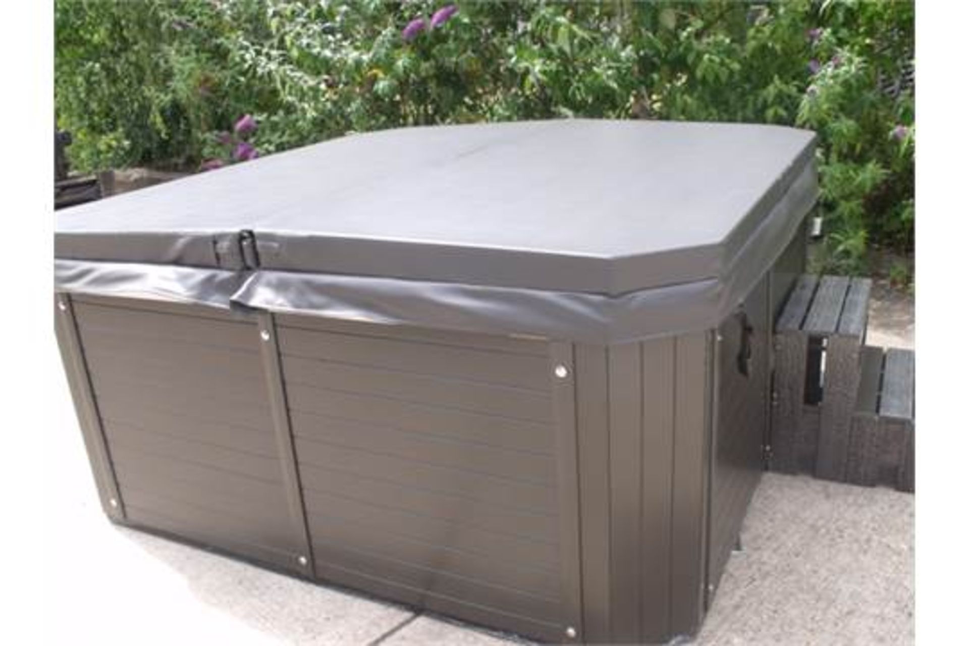 Brand new 2104 Comfort Range Hot Tub - Image 6 of 7