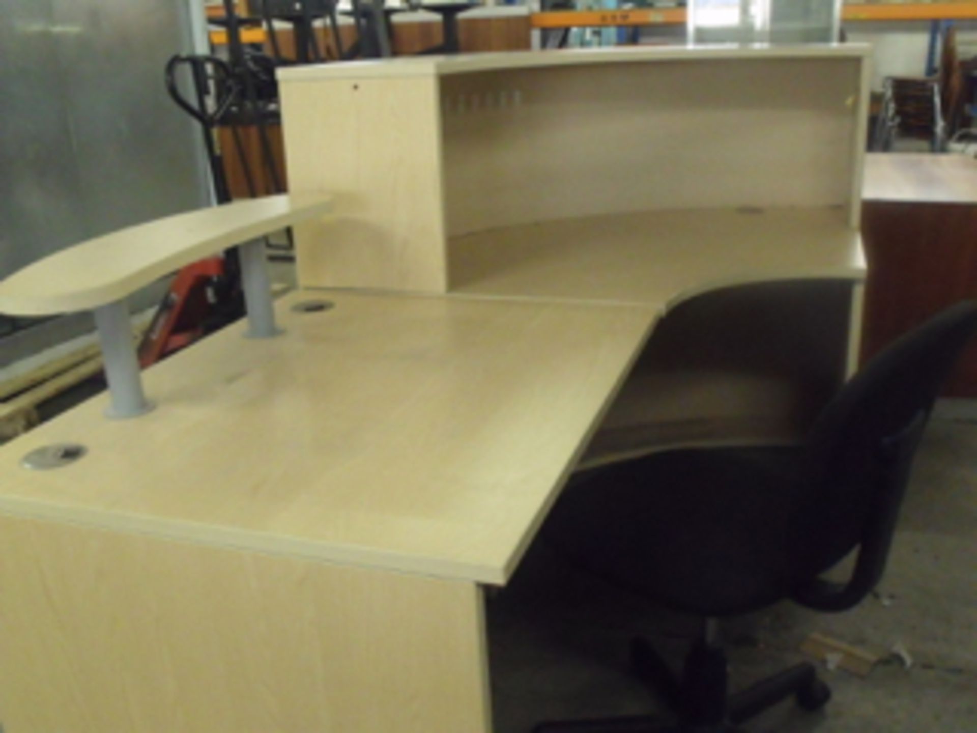 curved reception desk which comes in 2 halves complete with chair - Image 3 of 3