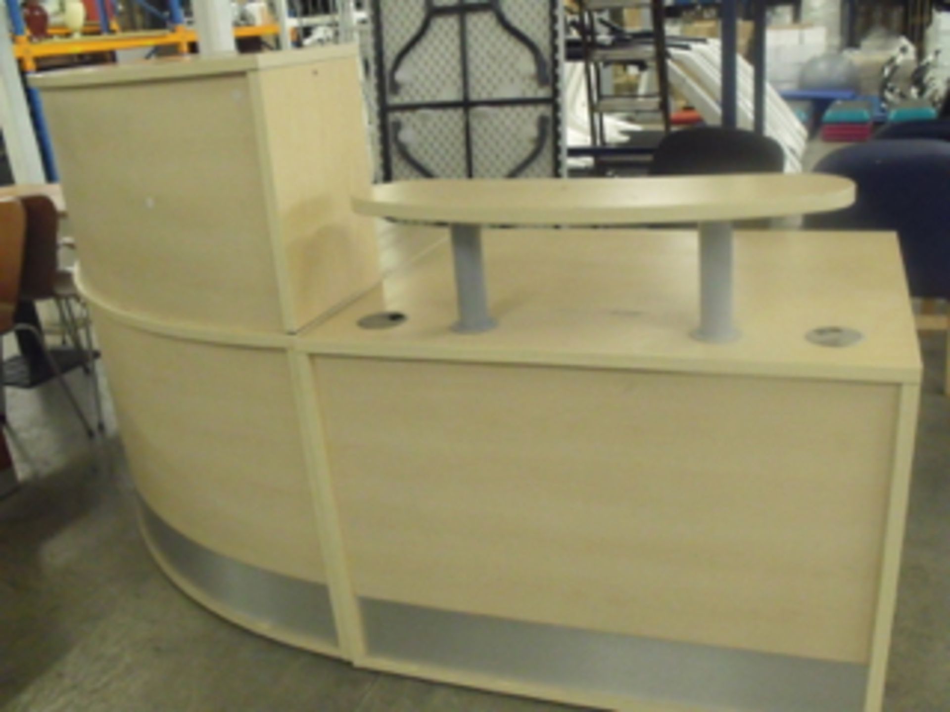 curved reception desk which comes in 2 halves complete with chair - Image 2 of 3