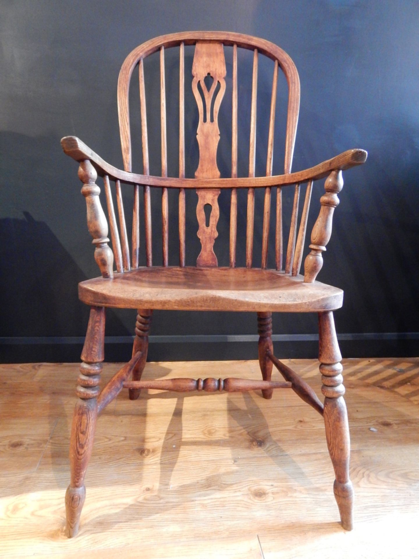 Great Windsor With Nice Height to the seat / legs and original finish