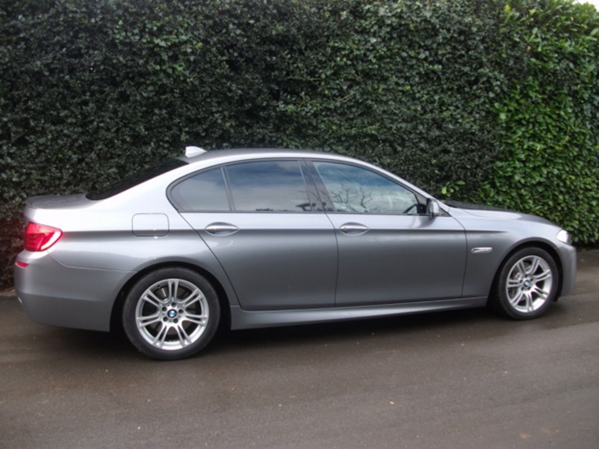 2013 13 reg... reg date 30/05/2013  BMW 5 SERIES 530d M SPORT [258] - Image 4 of 13