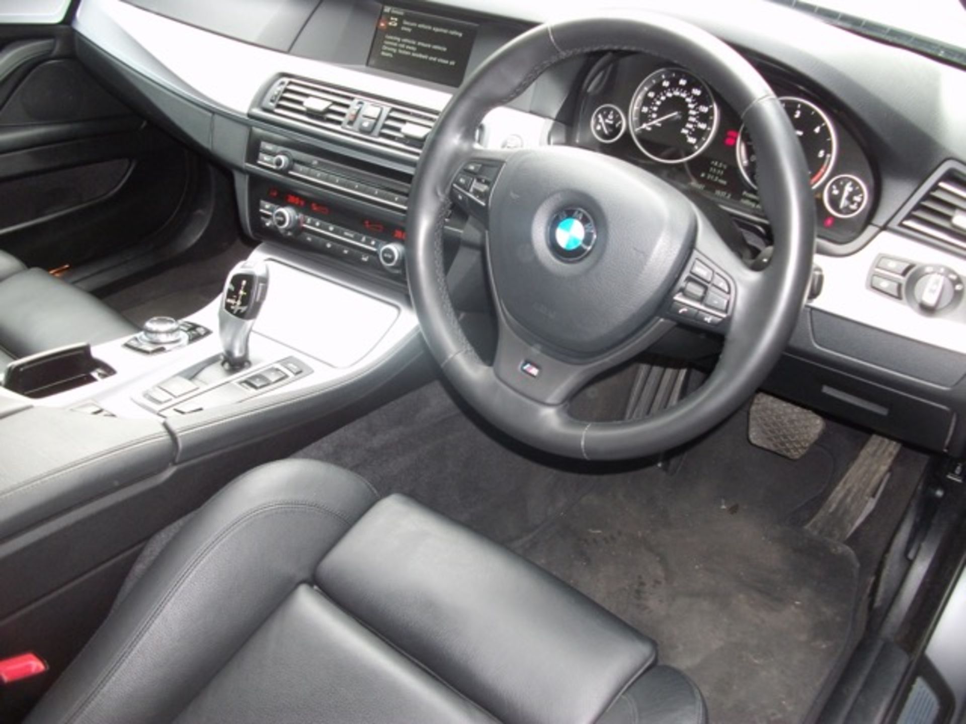 2013 13 reg... reg date 30/05/2013  BMW 5 SERIES 530d M SPORT [258] - Image 10 of 13