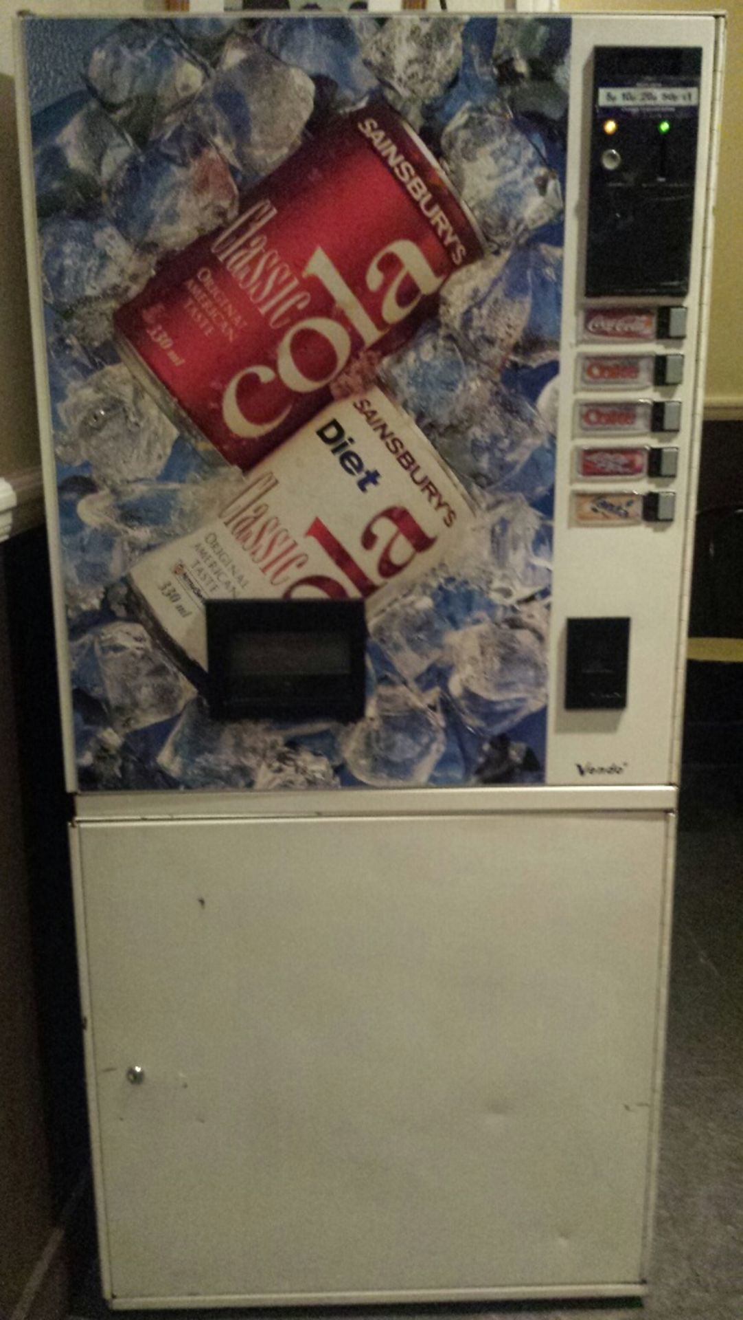 DRINKS VENDING MACHINE