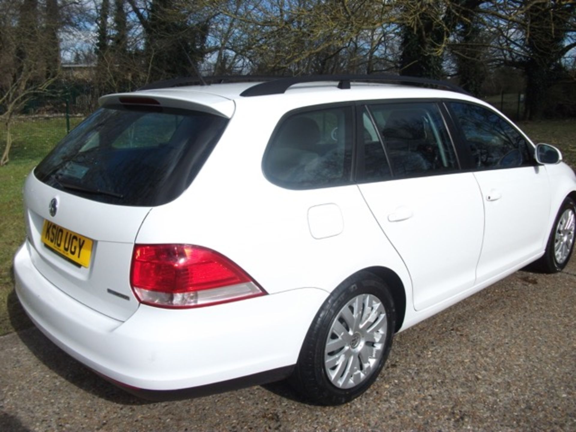 VW GOLF ESTATE 1.9 BLUE MOTION TDI DPF 5 DOOR ESTATE - Image 7 of 17