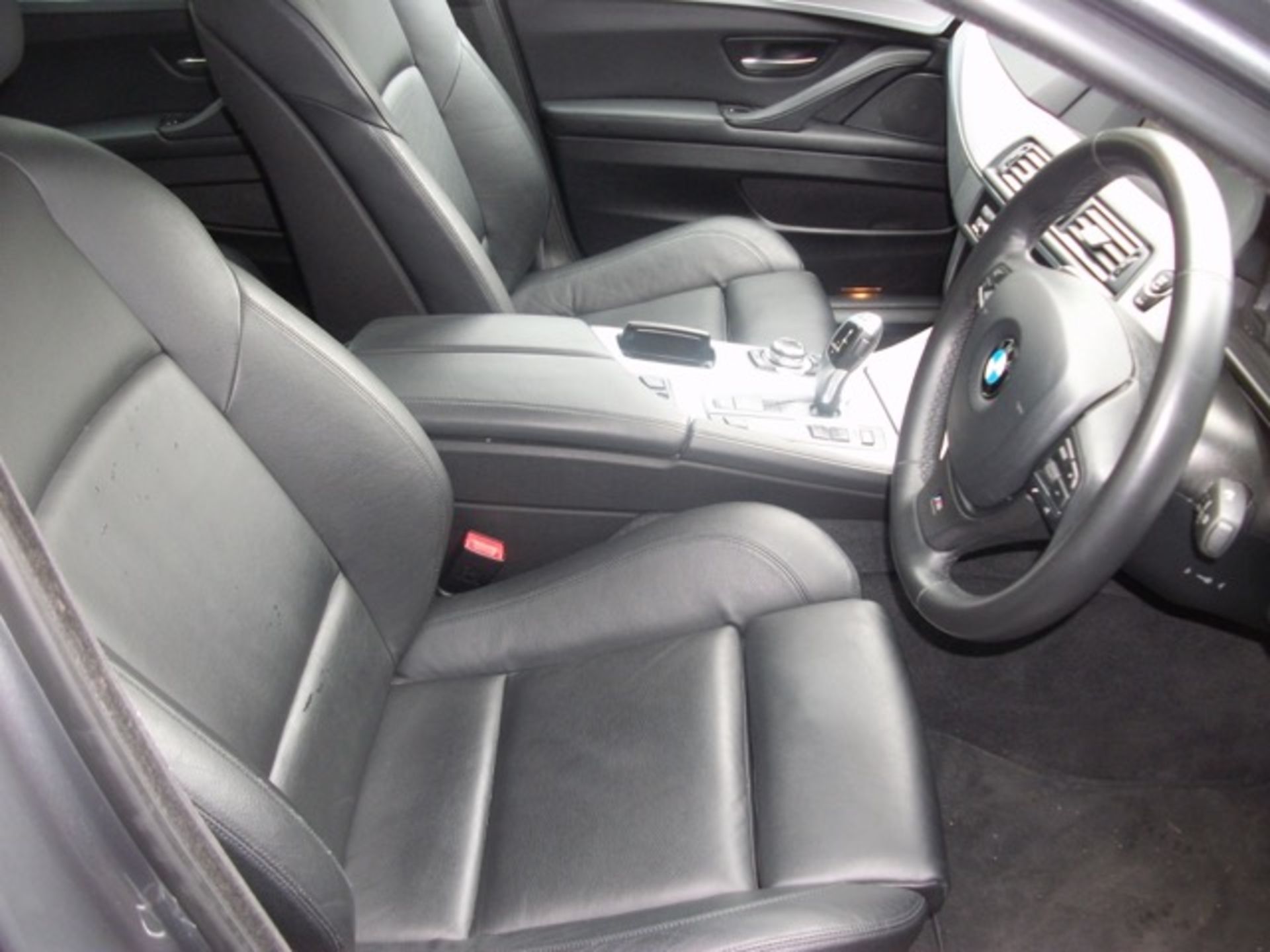 2013 13 reg... reg date 30/05/2013  BMW 5 SERIES 530d M SPORT [258] - Image 11 of 13