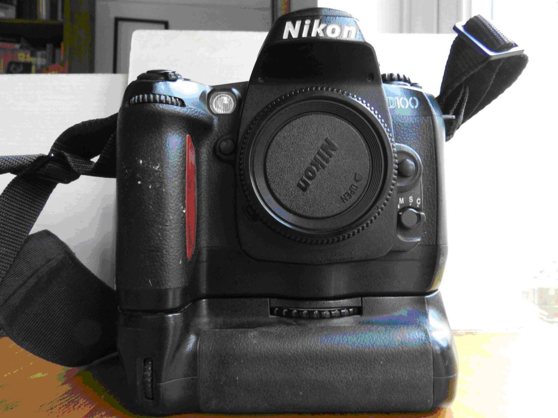 Nikon D100 CAMERA , NO LENS JUST BODY AS PICTURE , THIS PRODUCT HAS NOT BEEN TESTED.
