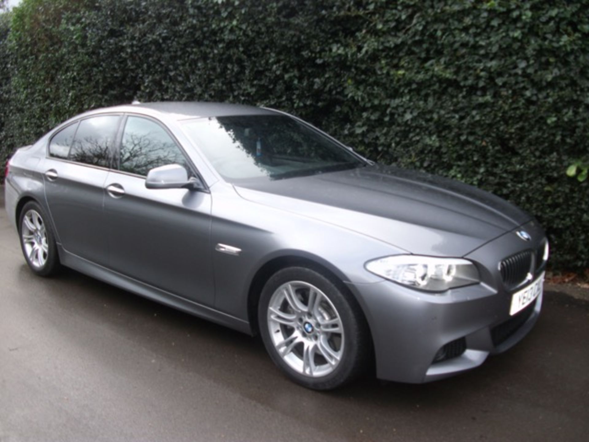 2013 13 reg... reg date 30/05/2013  BMW 5 SERIES 530d M SPORT [258] - Image 2 of 13