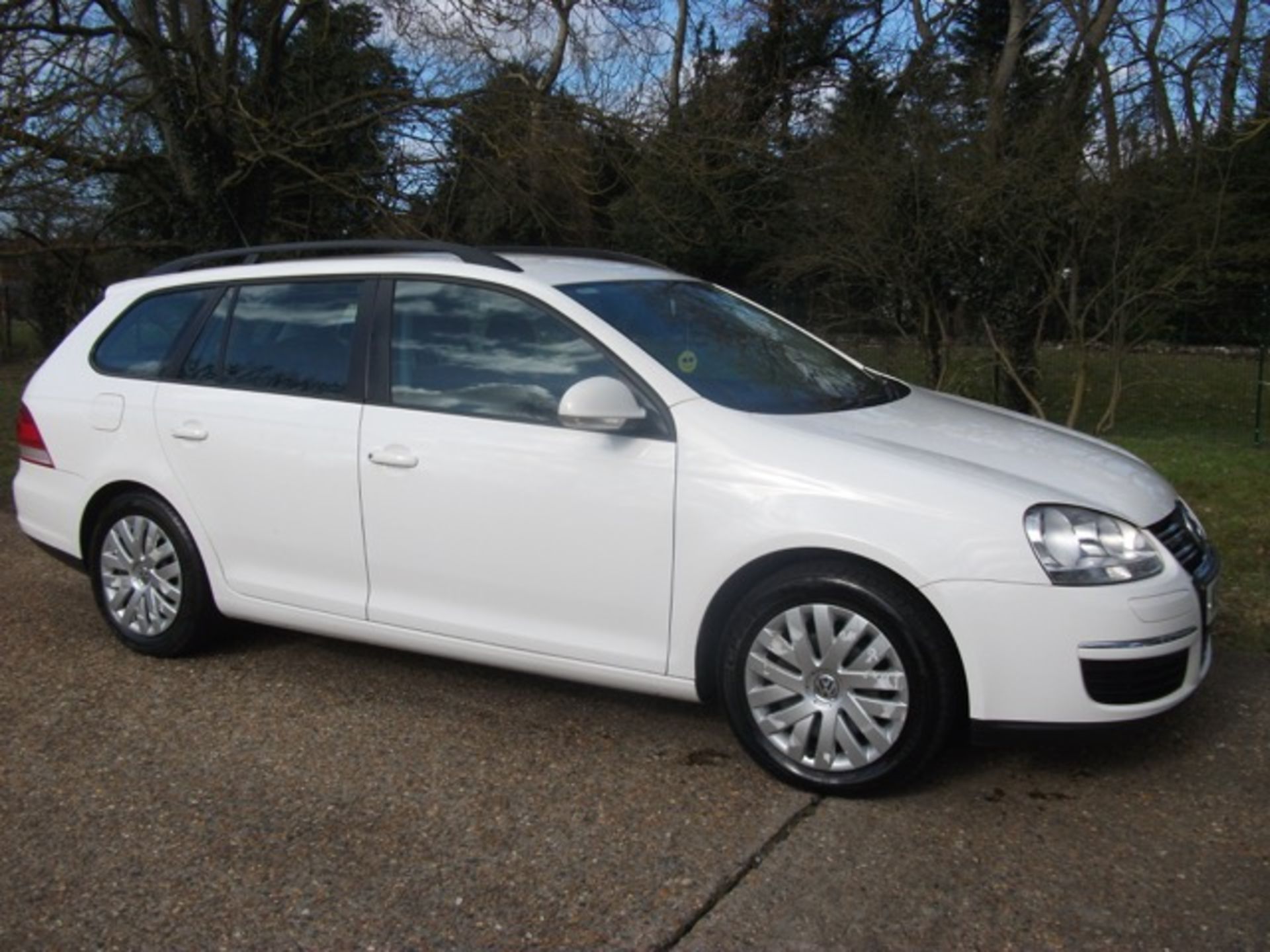 VW GOLF ESTATE 1.9 BLUE MOTION TDI DPF 5 DOOR ESTATE - Image 2 of 17