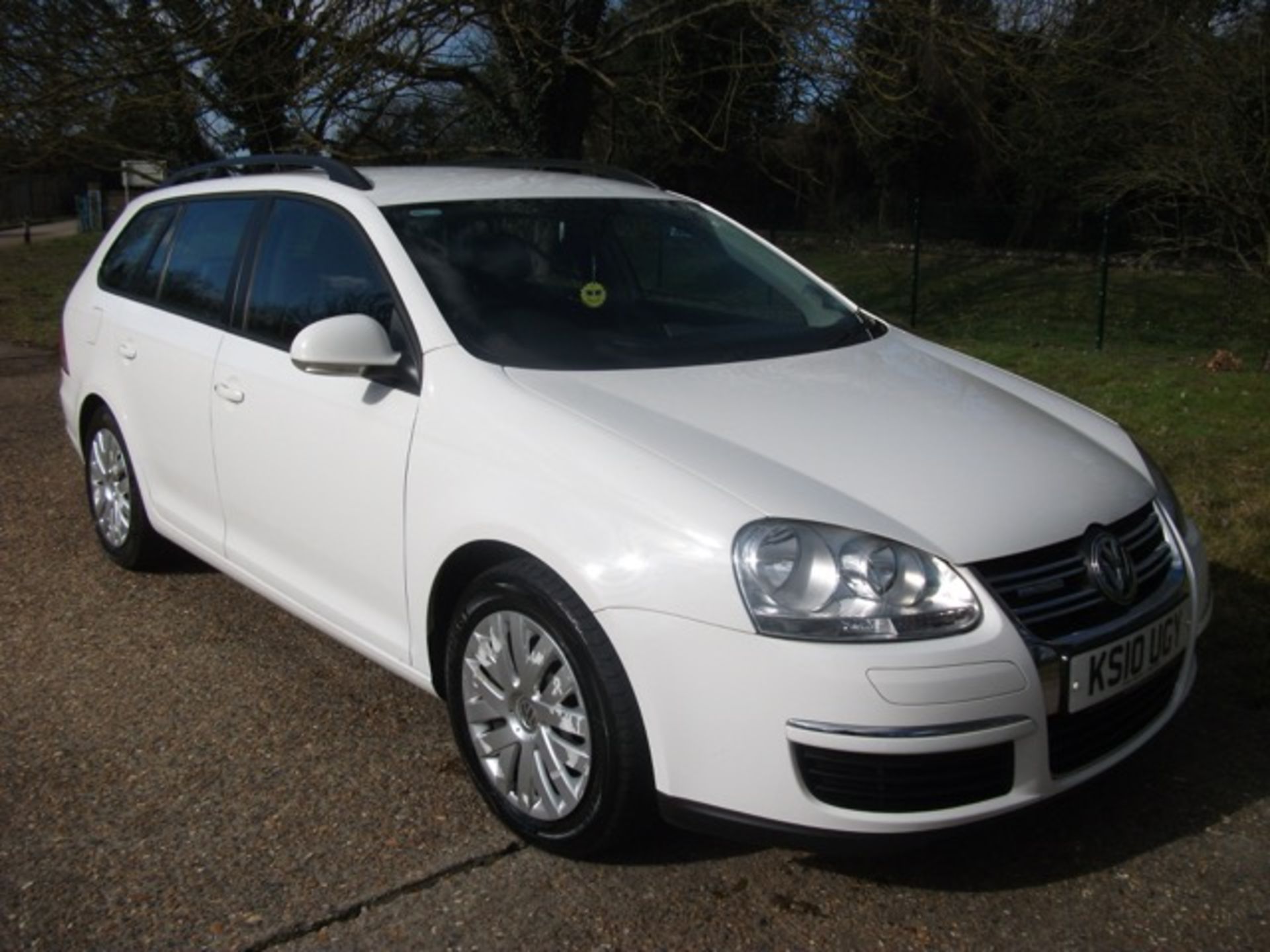 VW GOLF ESTATE 1.9 BLUE MOTION TDI DPF 5 DOOR ESTATE - Image 3 of 17