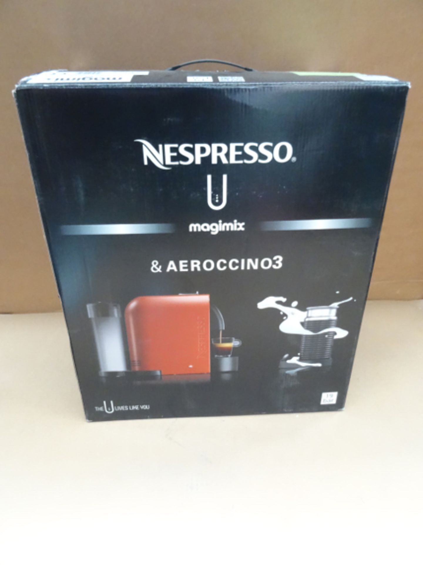 1 x NESPRESSO U Magimix Nespresso coffee machine + Aeroccino3. A tactile interface
Your U machine