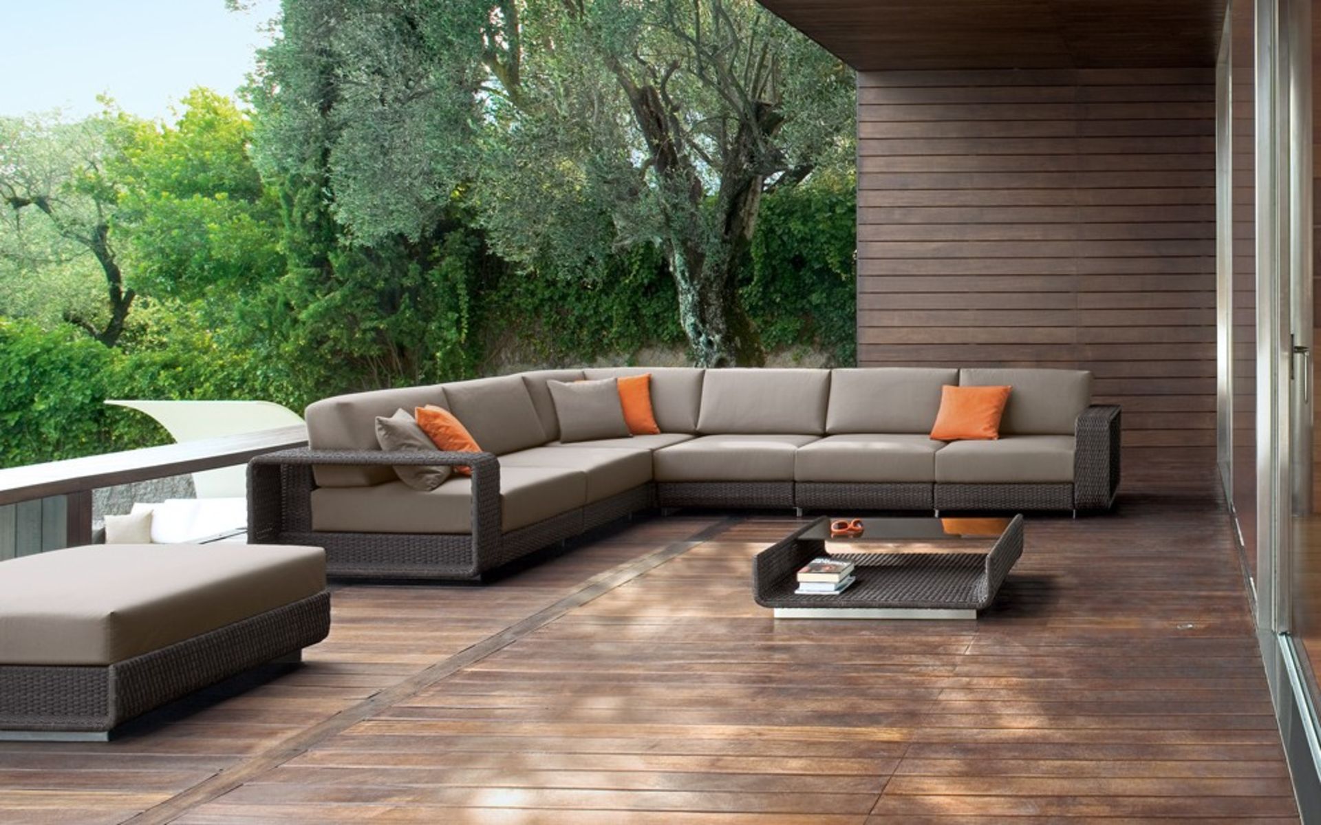 This stunning premium full sized 8 piece elegant brown sectional rattan corner sofa set brings - Image 2 of 5