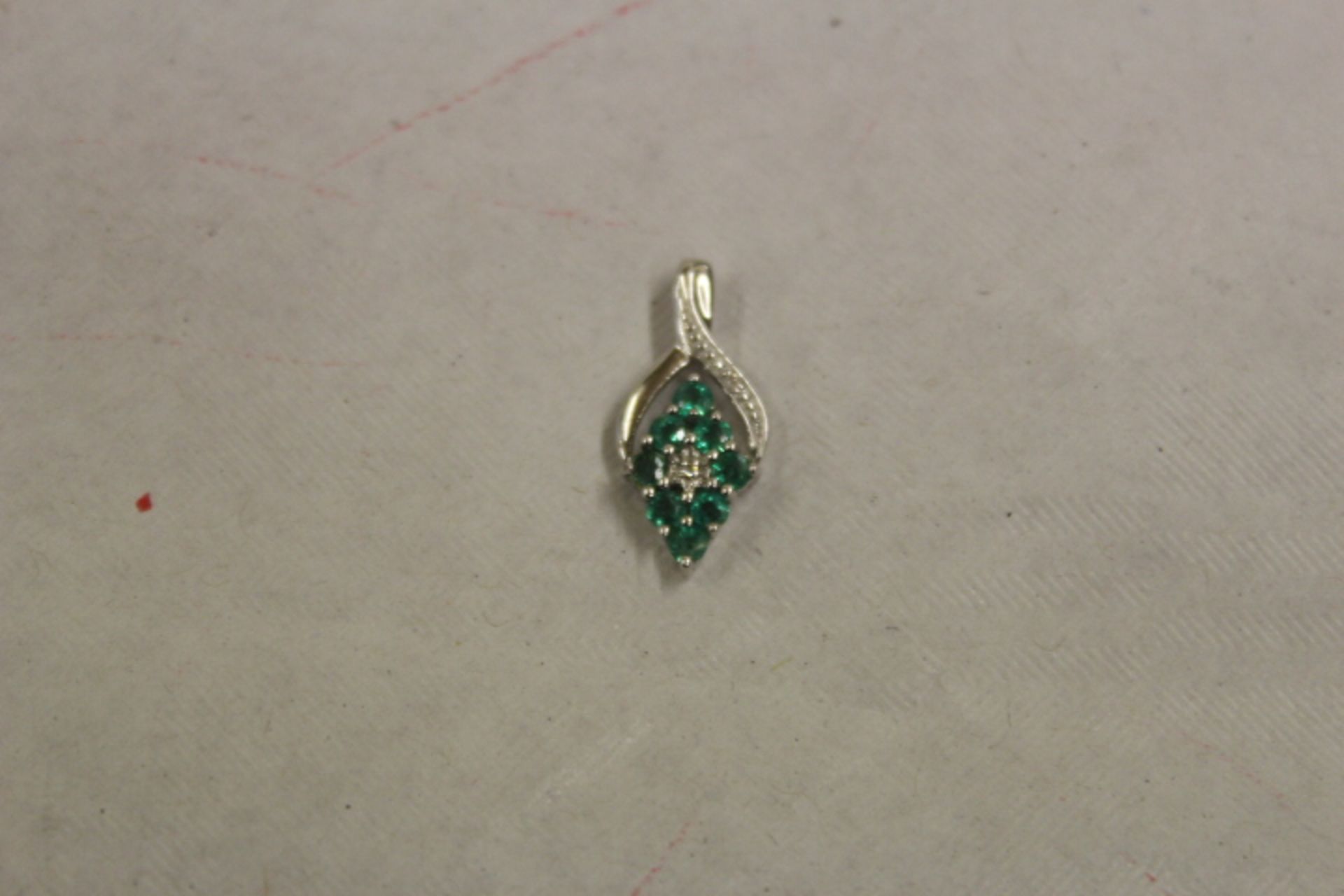 8 x round cut Green Topaz ( No Enhancement) & Centre Diamond Silver Pendant. 20mm x 10mm