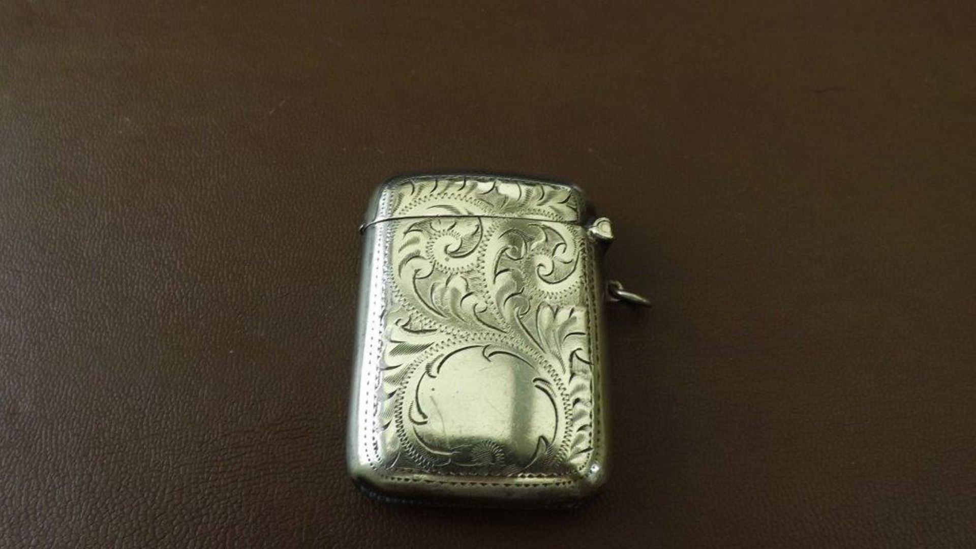 Victorian / Edwardian Vesta Case (1880-1905)
5cms x 4 cms Firm Hinge.