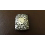 Victorian / Edwardian Vesta Case (1880 - 1905) 
5cms x 4 cms Firm Hinge. S/P