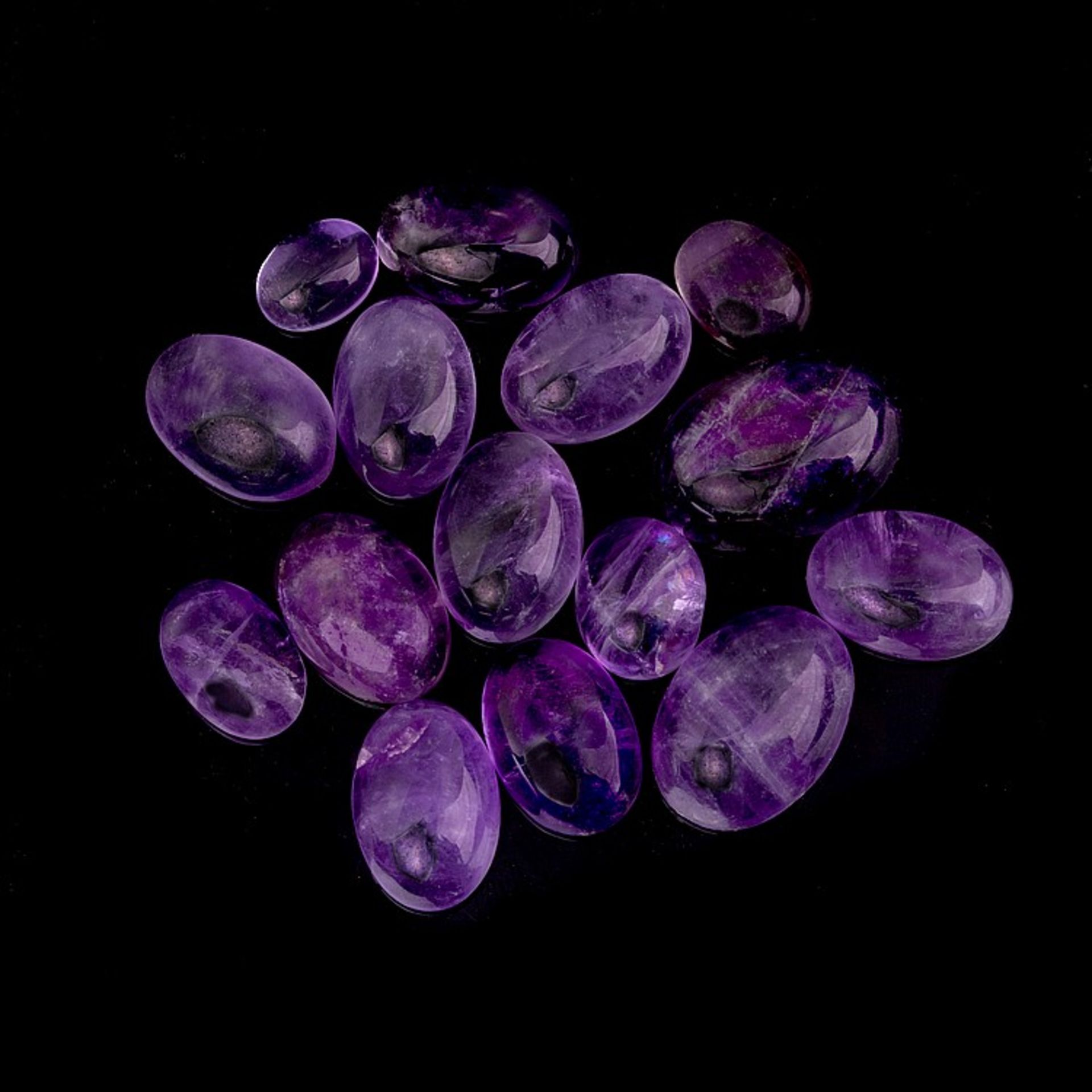 A beautiful collection of 14 x Various Shapes & Sizes Amethyst gemstones = 100 carat,  Appraised