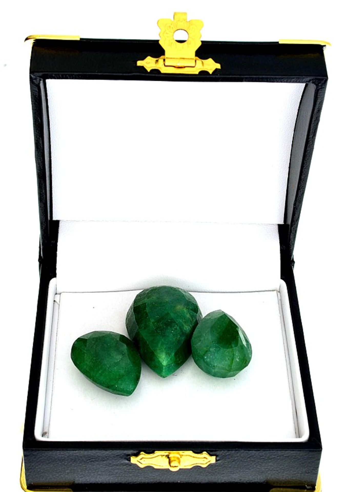 A collection of 3 x Pear Cut Green Beryl Gemstones = 90.61 carats. average measurements 3.00cm x 2.