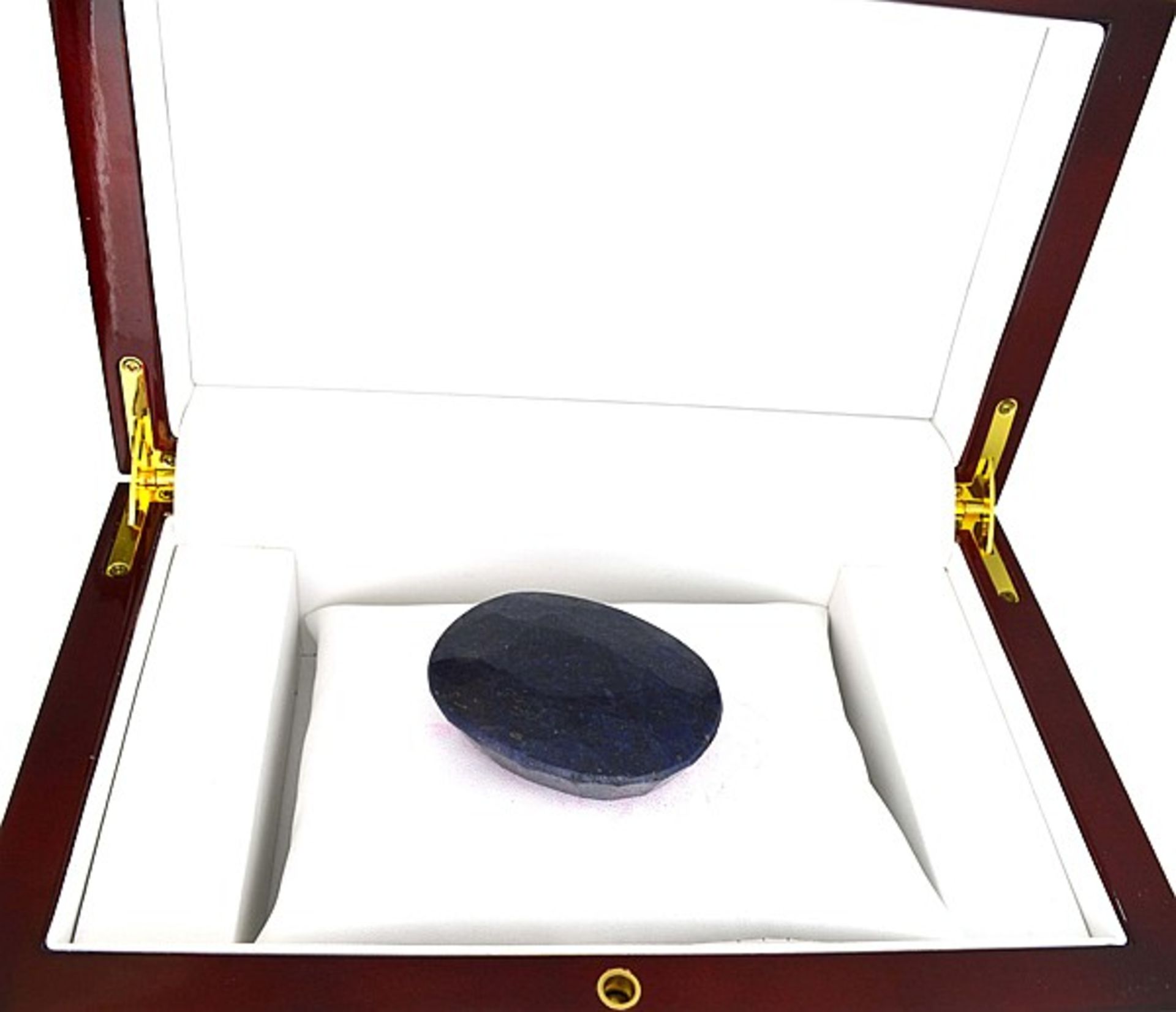 A Midnight Blue Oval Cut Blue Sapphire Gemstone = 465.50 carat, measures 5.31cm x 3.92cm x 2.10cm - Image 2 of 3