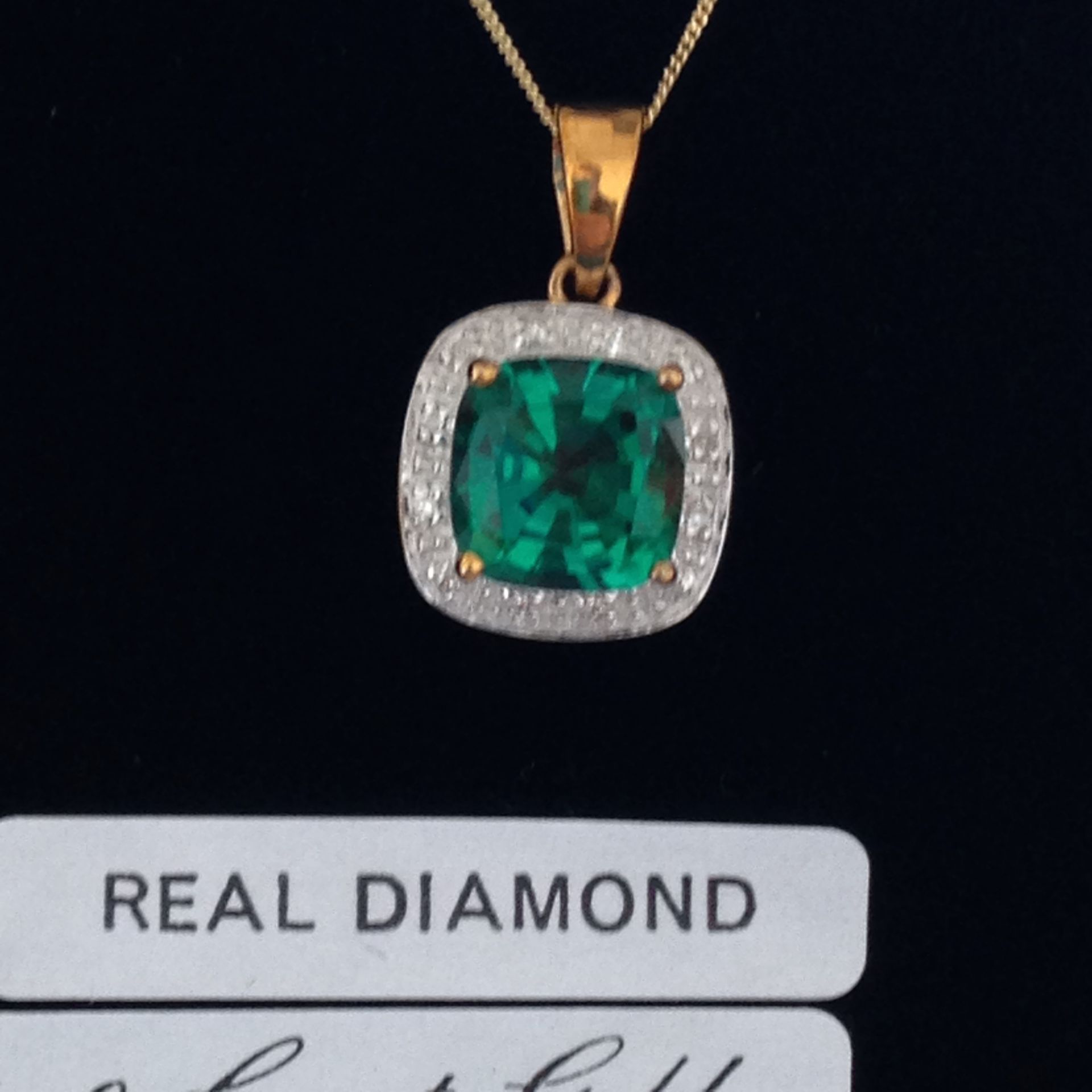 9ct Gold Pendent Necklace with Green Stone with Diamonds - Image 2 of 3
