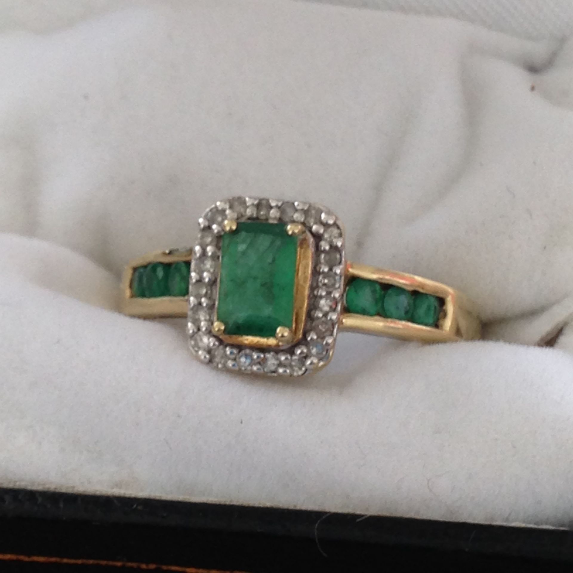 Brazilian Emerald and Diamond Ring set in 9ct Gold Band - Image 2 of 2