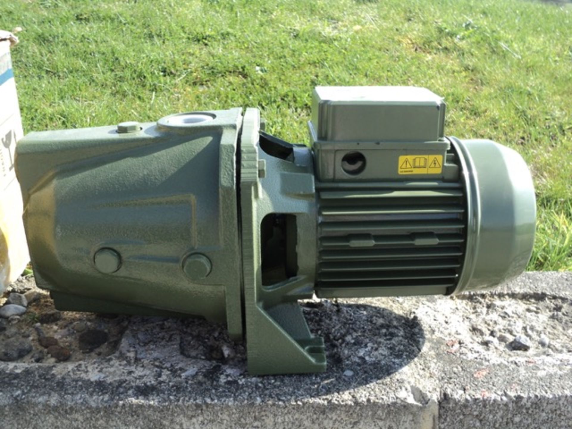 Saer M60 Electric Self Priming Pump - BNIB - RRP £180+vat - Hp0.5 - Hz 50 - 230 volts - Image 2 of 5