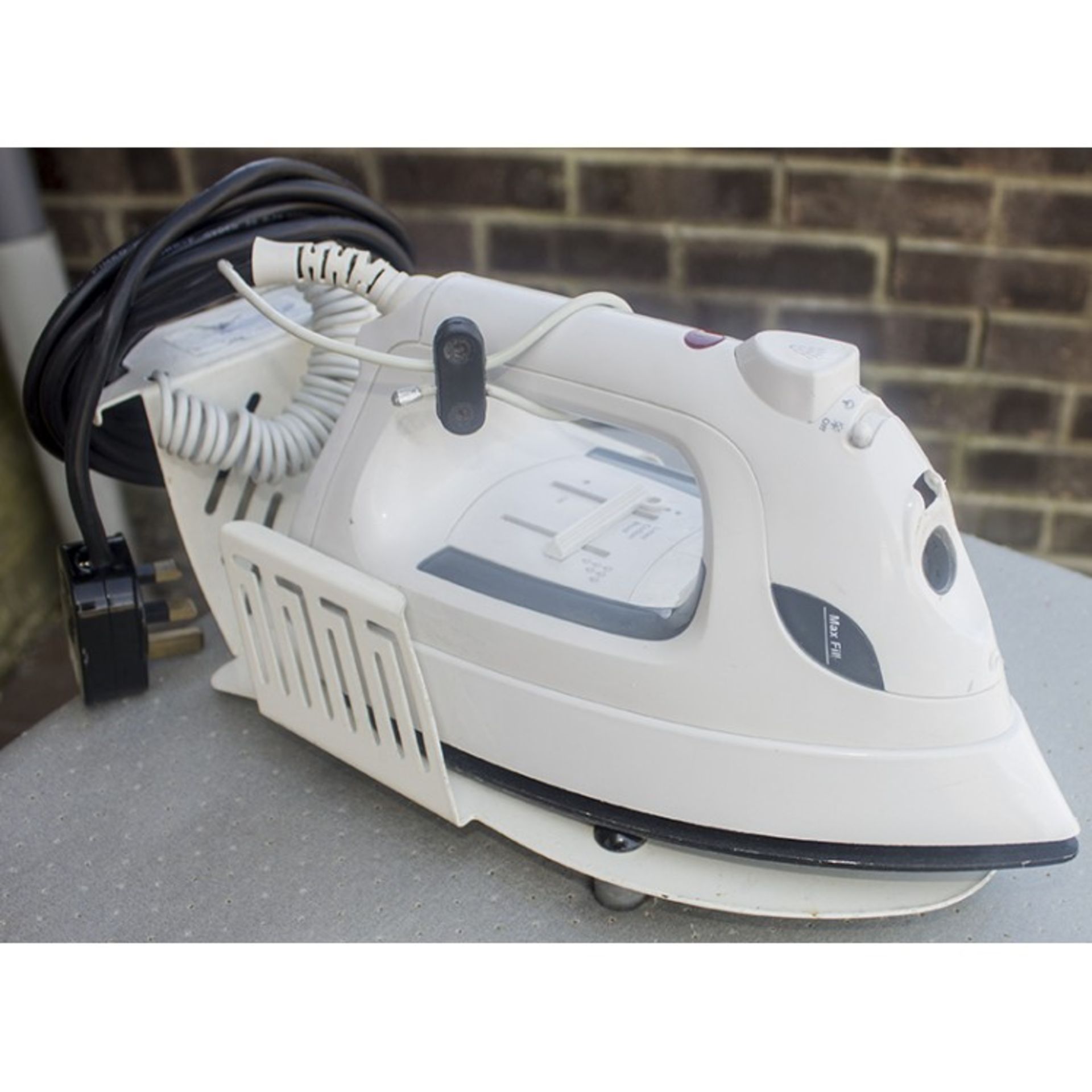 100 x  Iron Board With Iron

Ex Hotel Iron with ironing board, Prevents Iron Burn Damage and Iron - Image 2 of 4