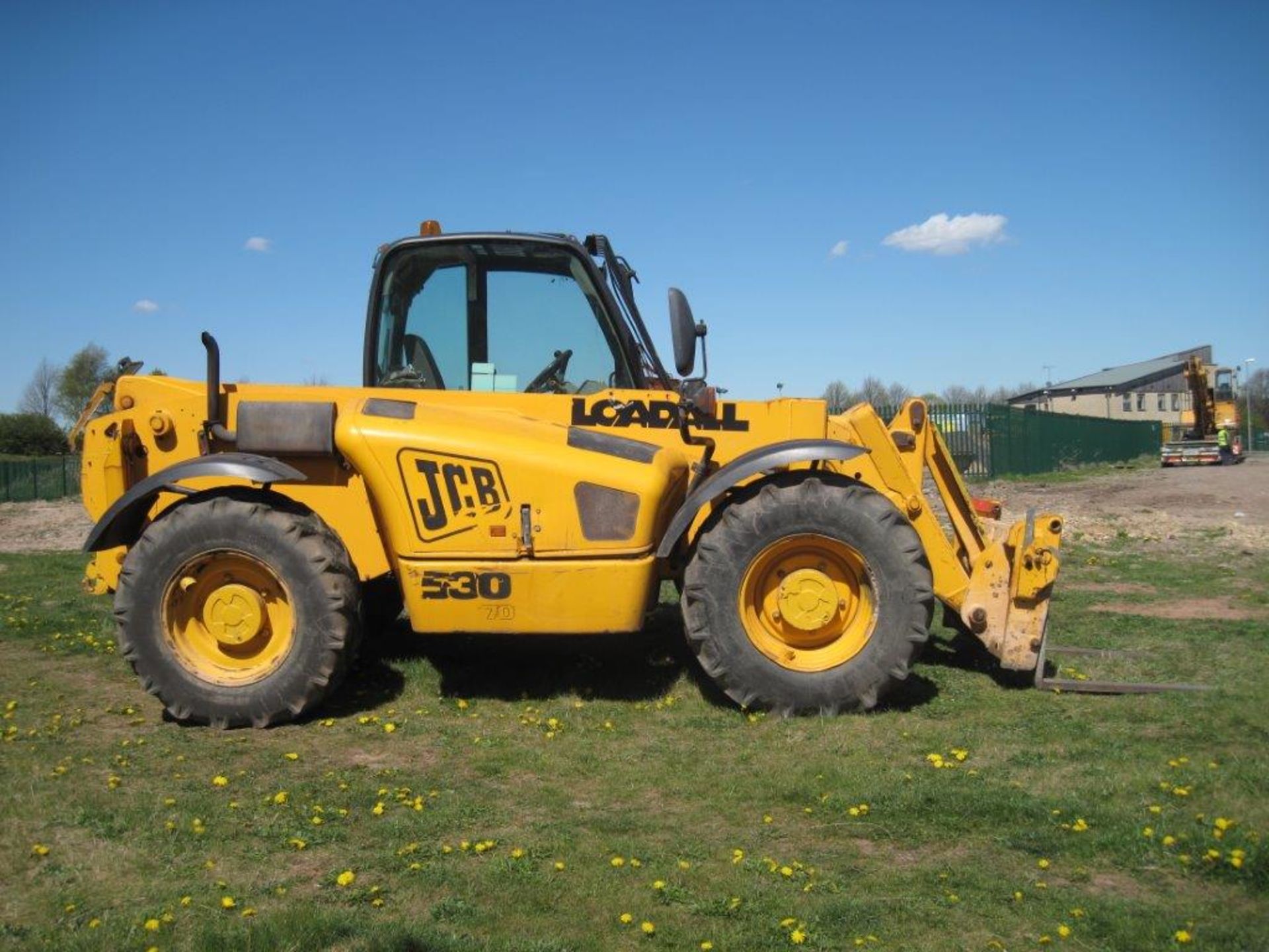 JCB 530-70 Telehandler_x00D_
2002, 4100 hours only, very good condition and rear pick up hitch - Image 4 of 6