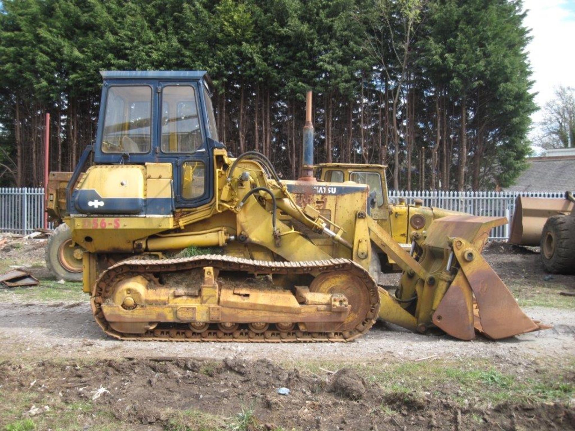 Komatsu Tracked Loading Shovel_x00D_
Good condition for age, 4 in 1 bucket with teeth and good
