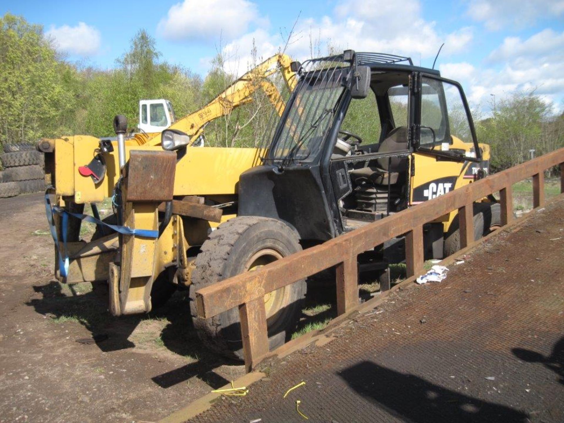 Caterpillar TH360 Telehandler_x00D_
2006, For spares or repairs, Few parts missing including valve - Image 3 of 5