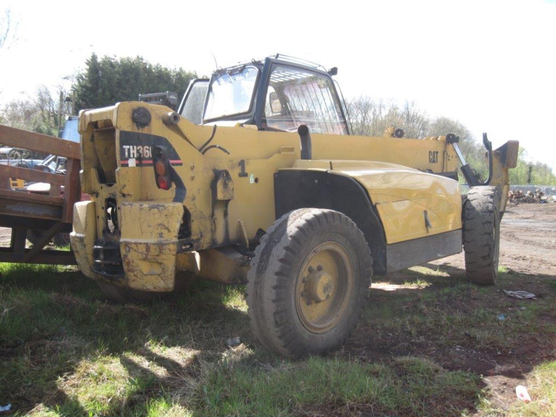 Caterpillar TH360 Telehandler_x00D_
2006, For spares or repairs, Few parts missing including valve - Image 2 of 5