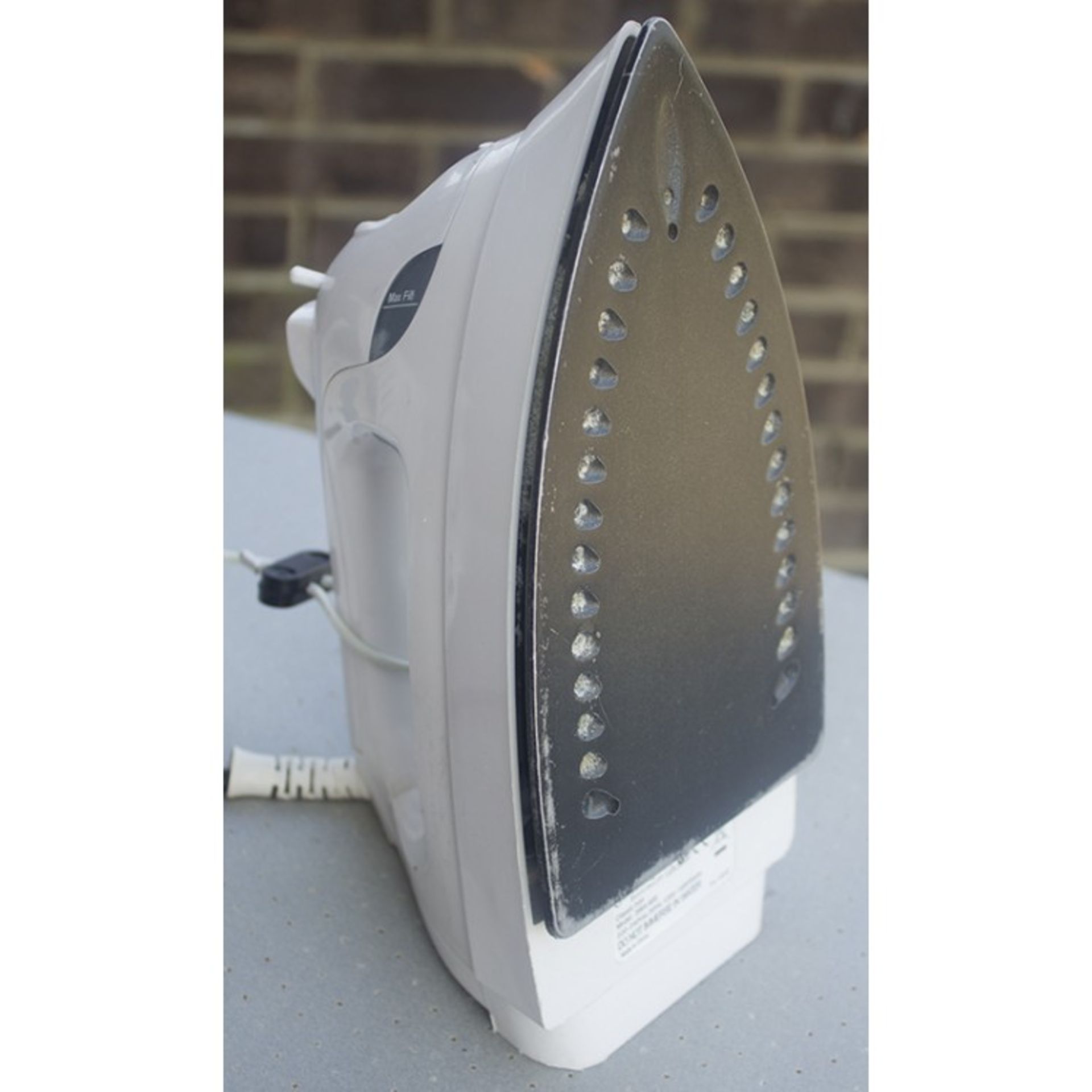 100 x  Iron Board With Iron

Ex Hotel Iron with ironing board, Prevents Iron Burn Damage and Iron - Image 3 of 4
