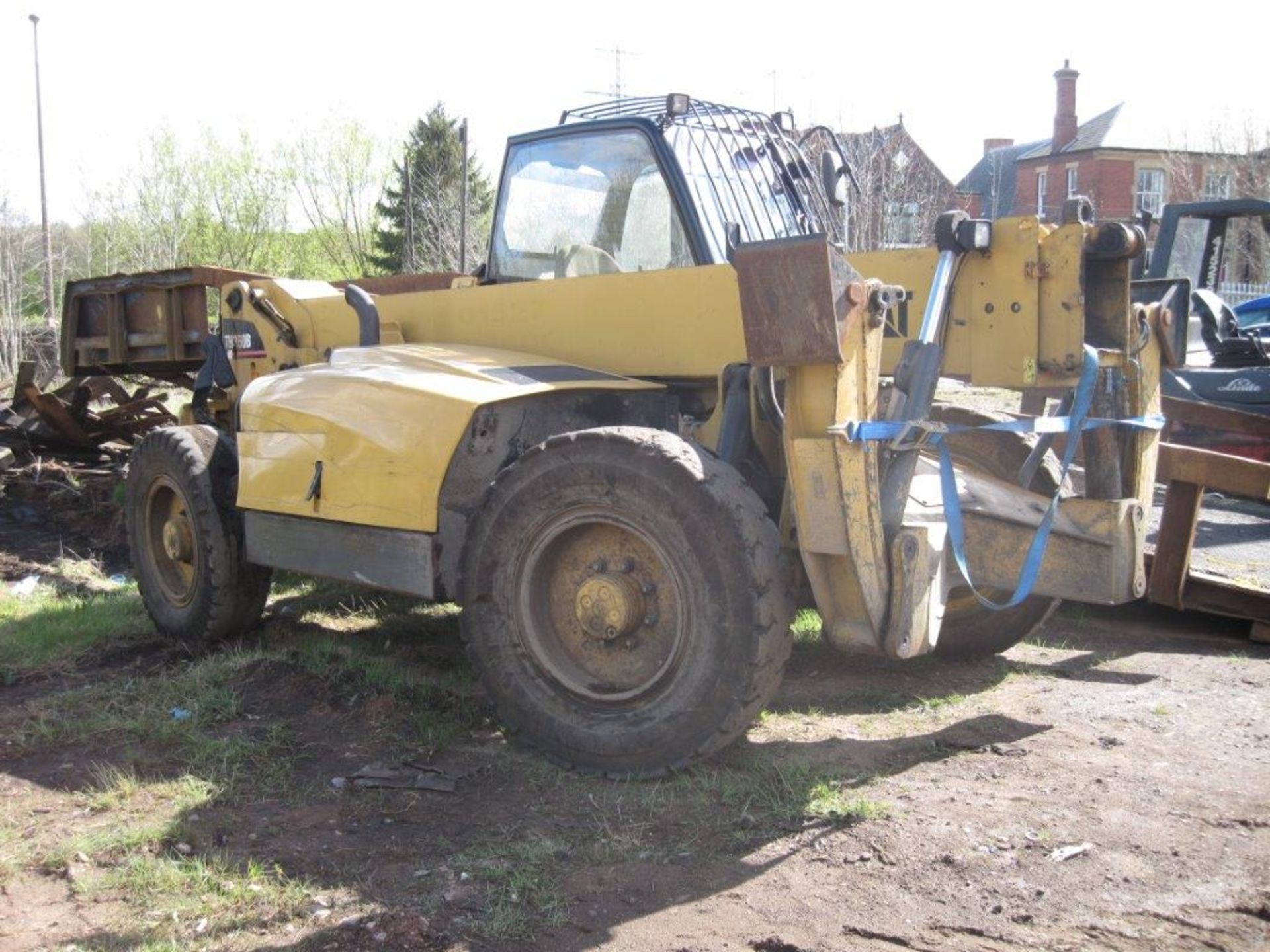 Caterpillar TH360 Telehandler_x00D_
2006, For spares or repairs, Few parts missing including valve - Image 4 of 5