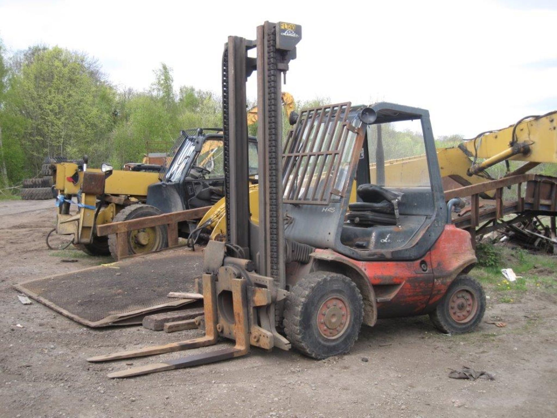 Linde H45D_x00D_
2003, direct from work 4.5 tonne diesel forklift, ring gear needs attention