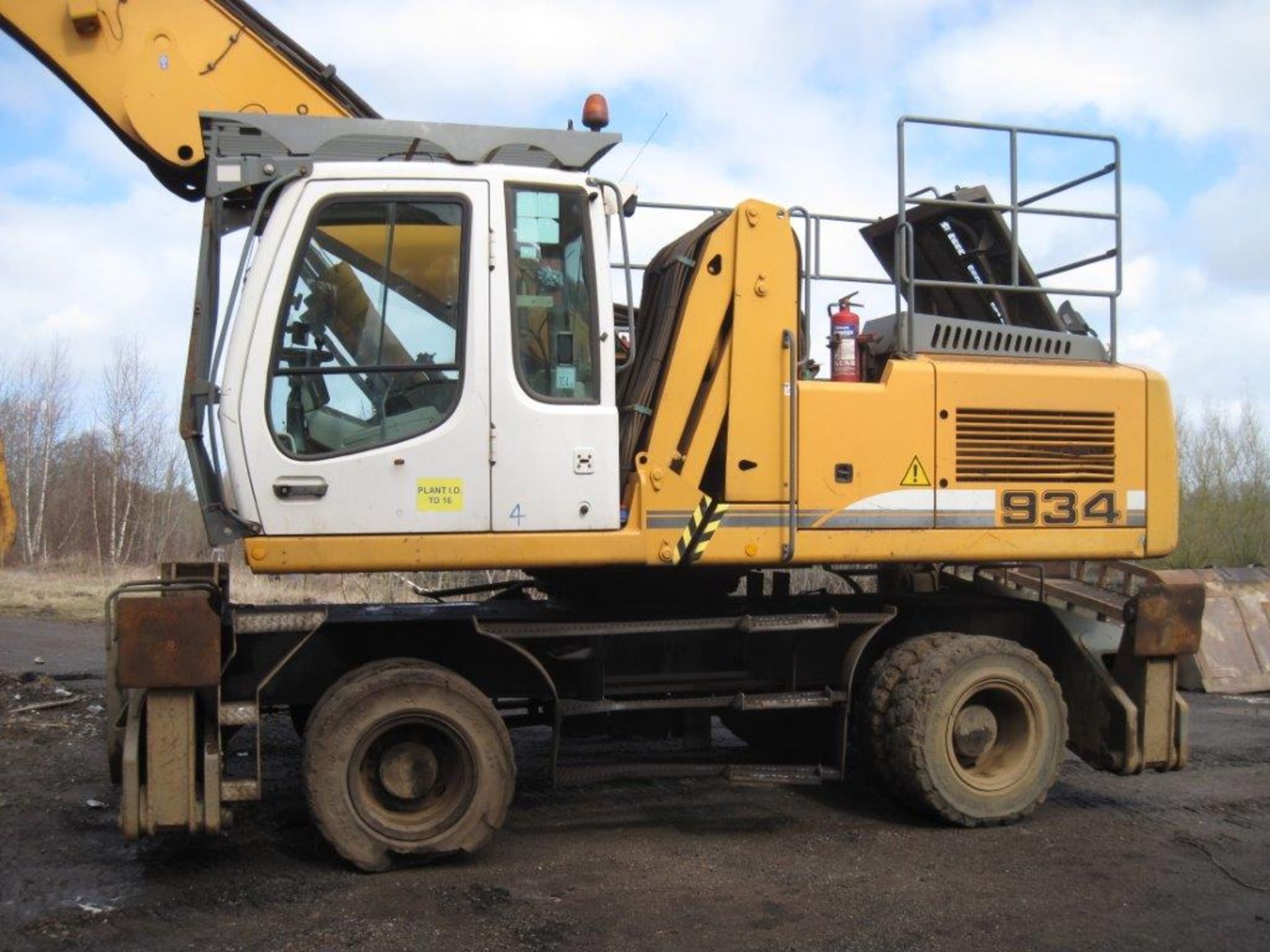 Liebherr 934C
2007, very good condition, hydraulic high rise cab, long reach rehandler, solid tyres