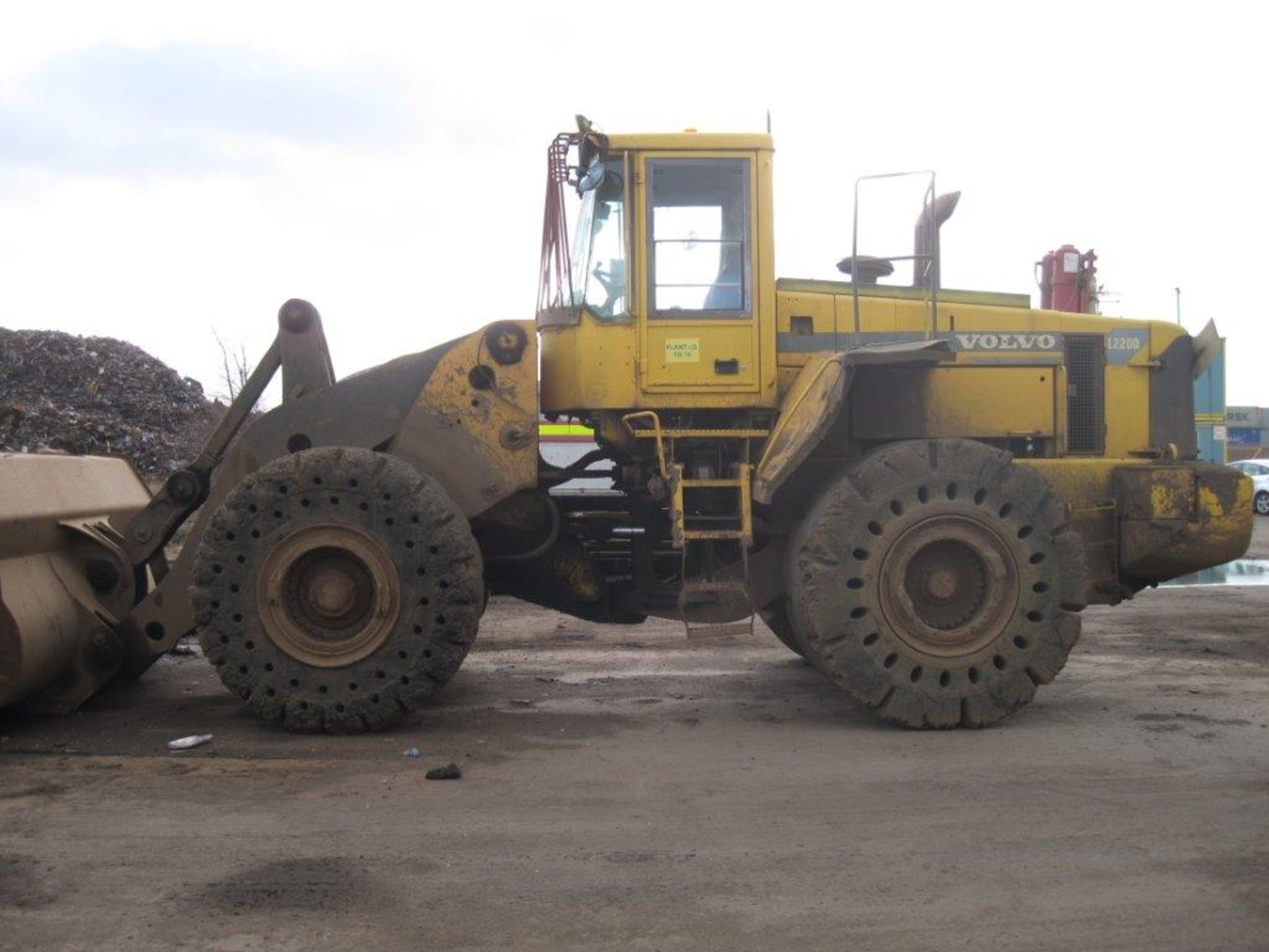 Volvo L220D Loading Shovel
1999 and direct from work, one owner from new, good bucket and solid - Image 3 of 4