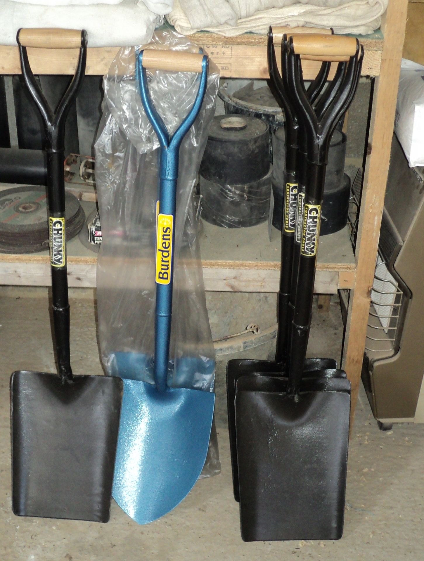 2 x Brand New Spades
5 x Brand New Shovels (One Lot)