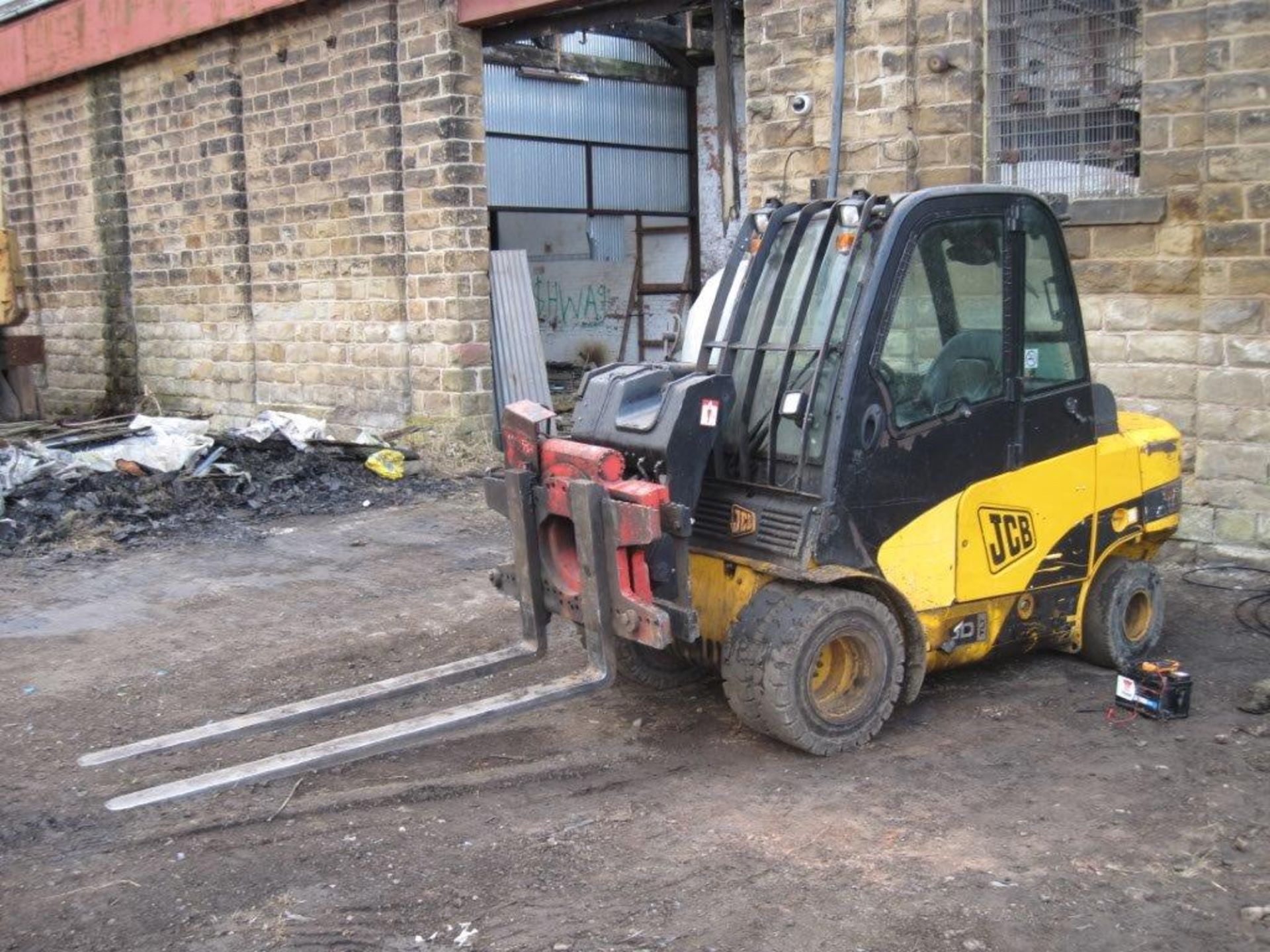 Rotating Pallet Forks with Long Tines - Auction is for forks only, jcb machine not available - Image 2 of 2