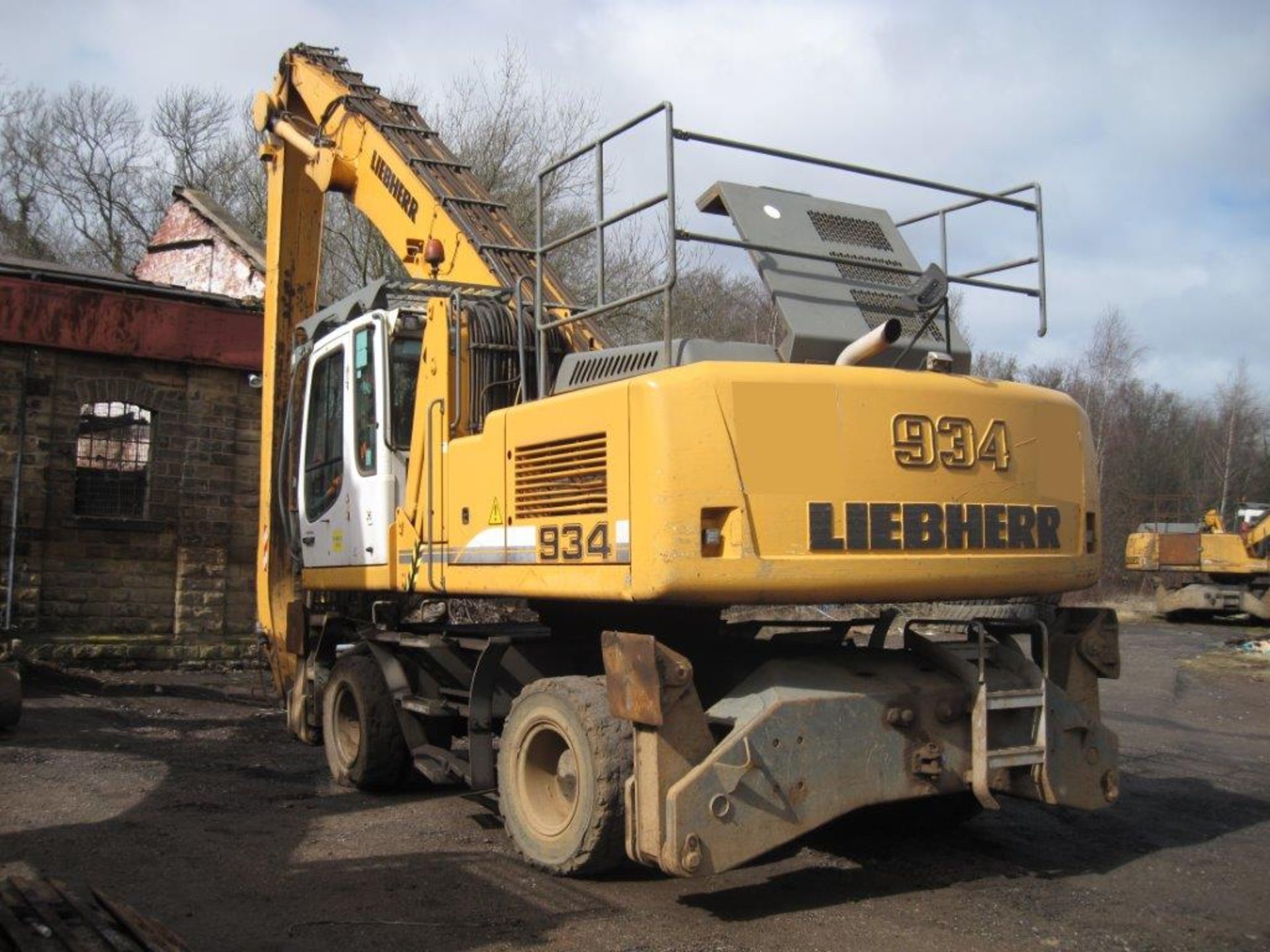 Liebherr 934C
2007, very good condition, hydraulic high rise cab, long reach rehandler, solid tyres - Image 2 of 3