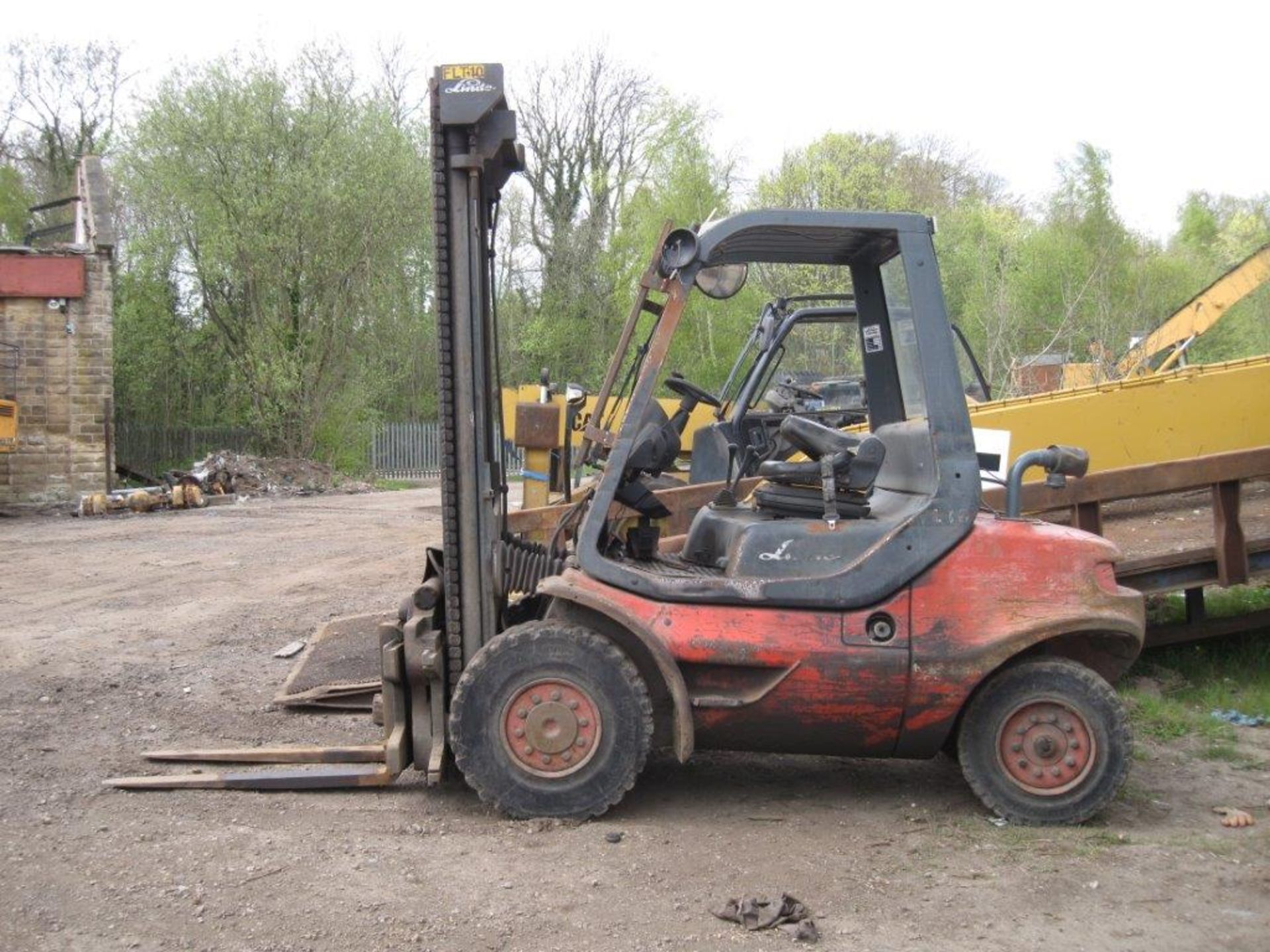 Linde H45D_x00D_
2003, direct from work 4.5 tonne diesel forklift, ring gear needs attention - Image 2 of 4