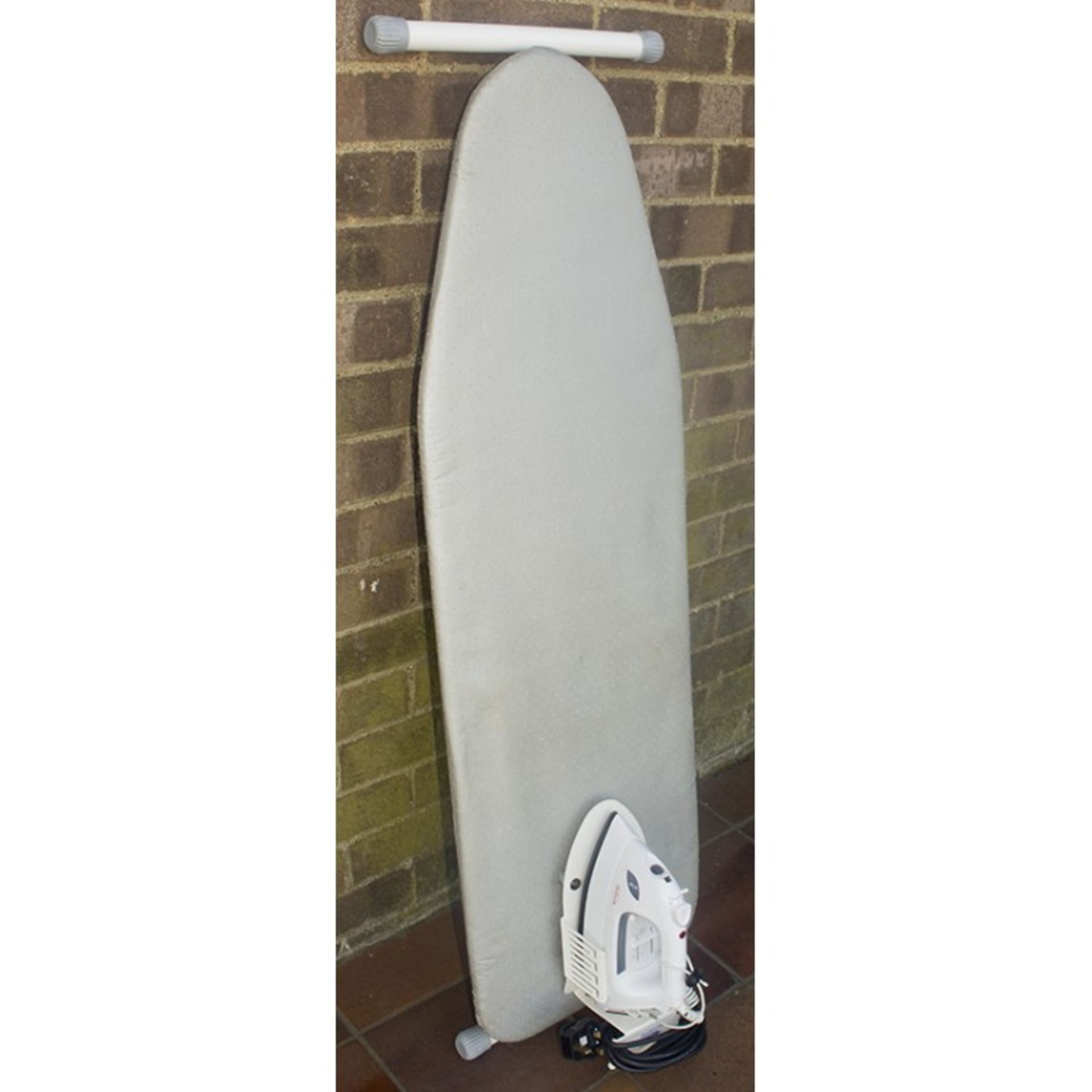 100 x  Iron Board With Iron

Ex Hotel Iron with ironing board, Prevents Iron Burn Damage and Iron - Image 4 of 4