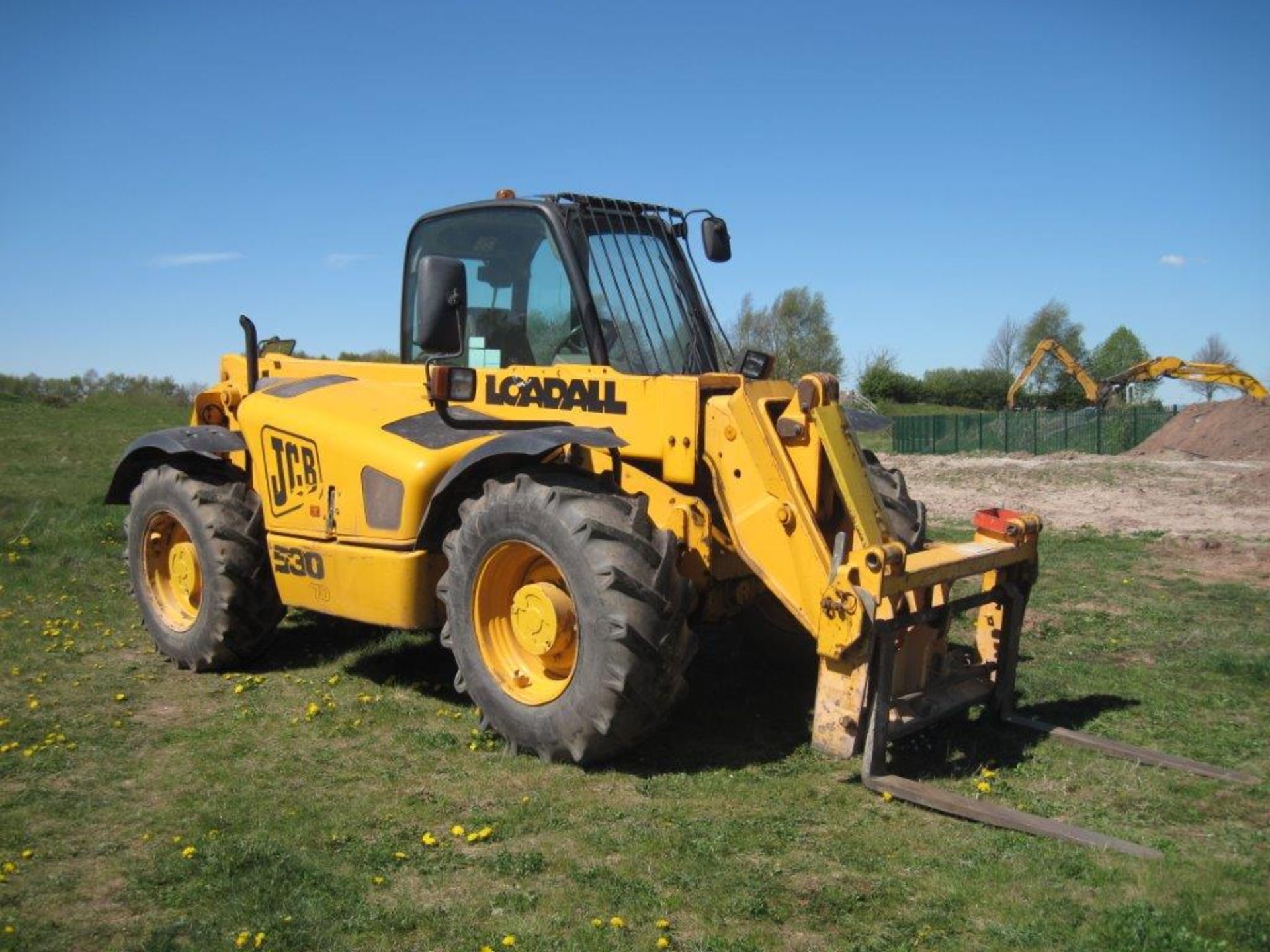 JCB 530-70 Telehandler_x00D_
2002, 4100 hours only, very good condition and rear pick up hitch - Image 3 of 6