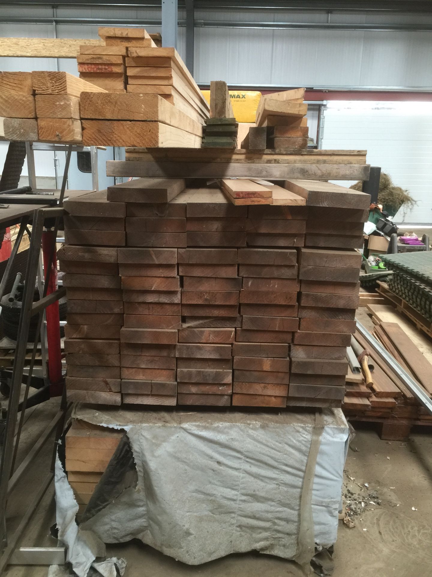 1 pack of 50 lengths of Timber 195mm x 45mm x 4200mm timber (bottom pack) - Image 3 of 4