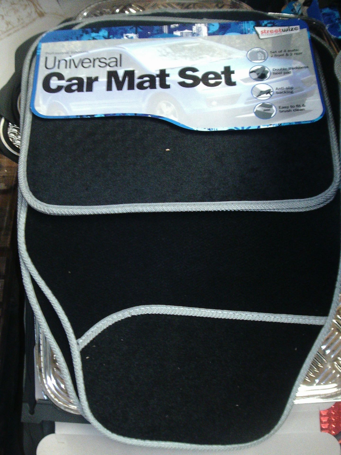 10 x sets complete new car mats - assorted colours all complete - 2 fronts & 2 backs - carpet - Image 4 of 4