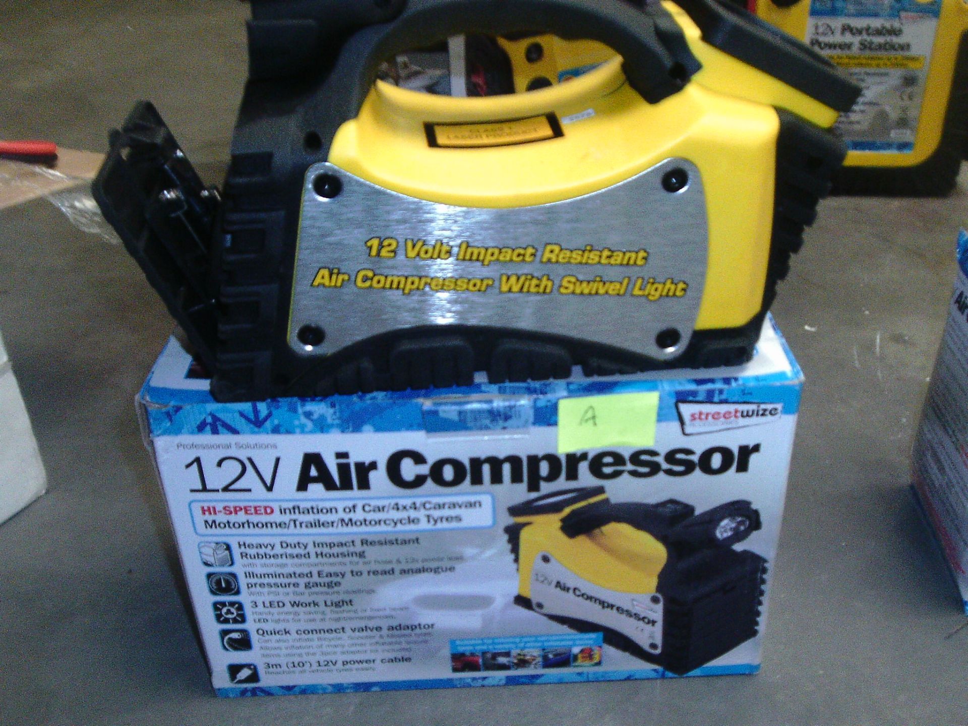 Boxed 12 V Air compressor - Impact resistant