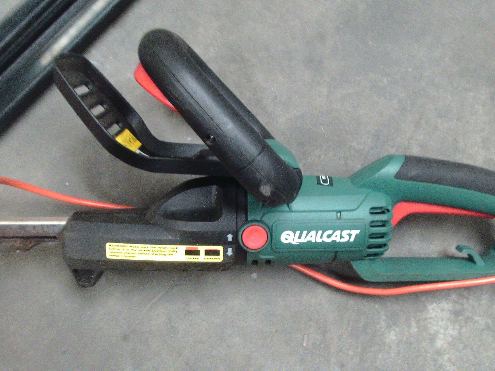 Qualcast electric hedge trimmer - tested working - Image 4 of 4