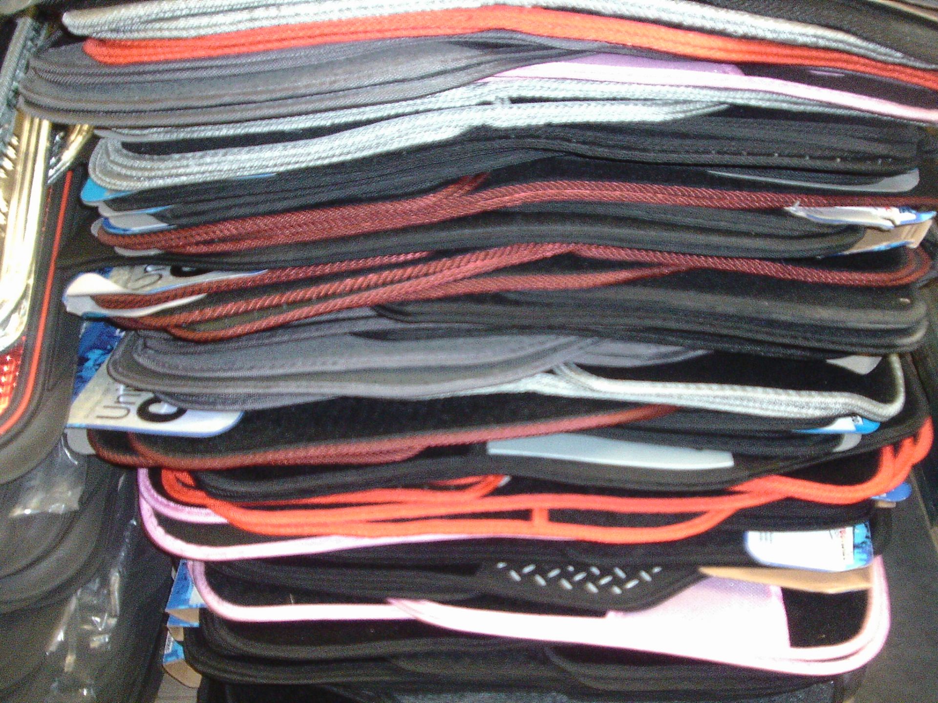 10 x sets complete new car mats - assorted colours all complete - 2 fronts & 2 backs - carpet - Image 2 of 4