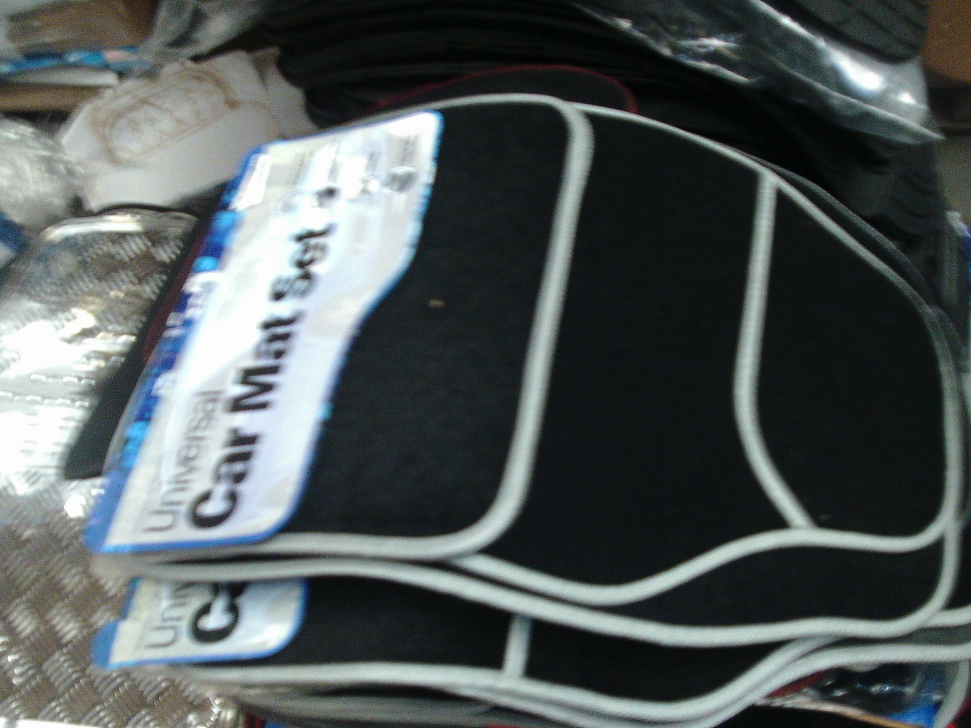 10 x sets complete new car mats - assorted colours all complete - 2 fronts & 2 backs - carpet - Image 3 of 4