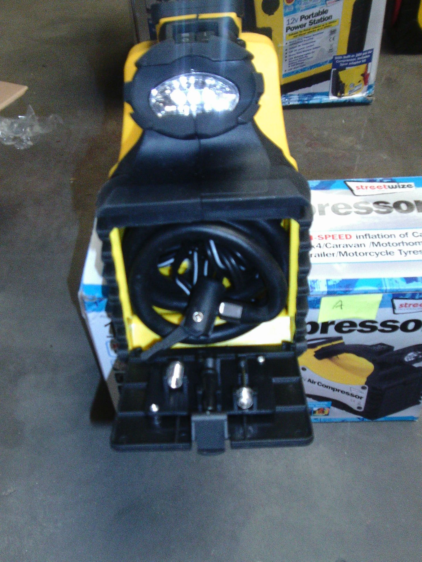 Boxed 12 V Air compressor - Impact resistant - Image 2 of 2